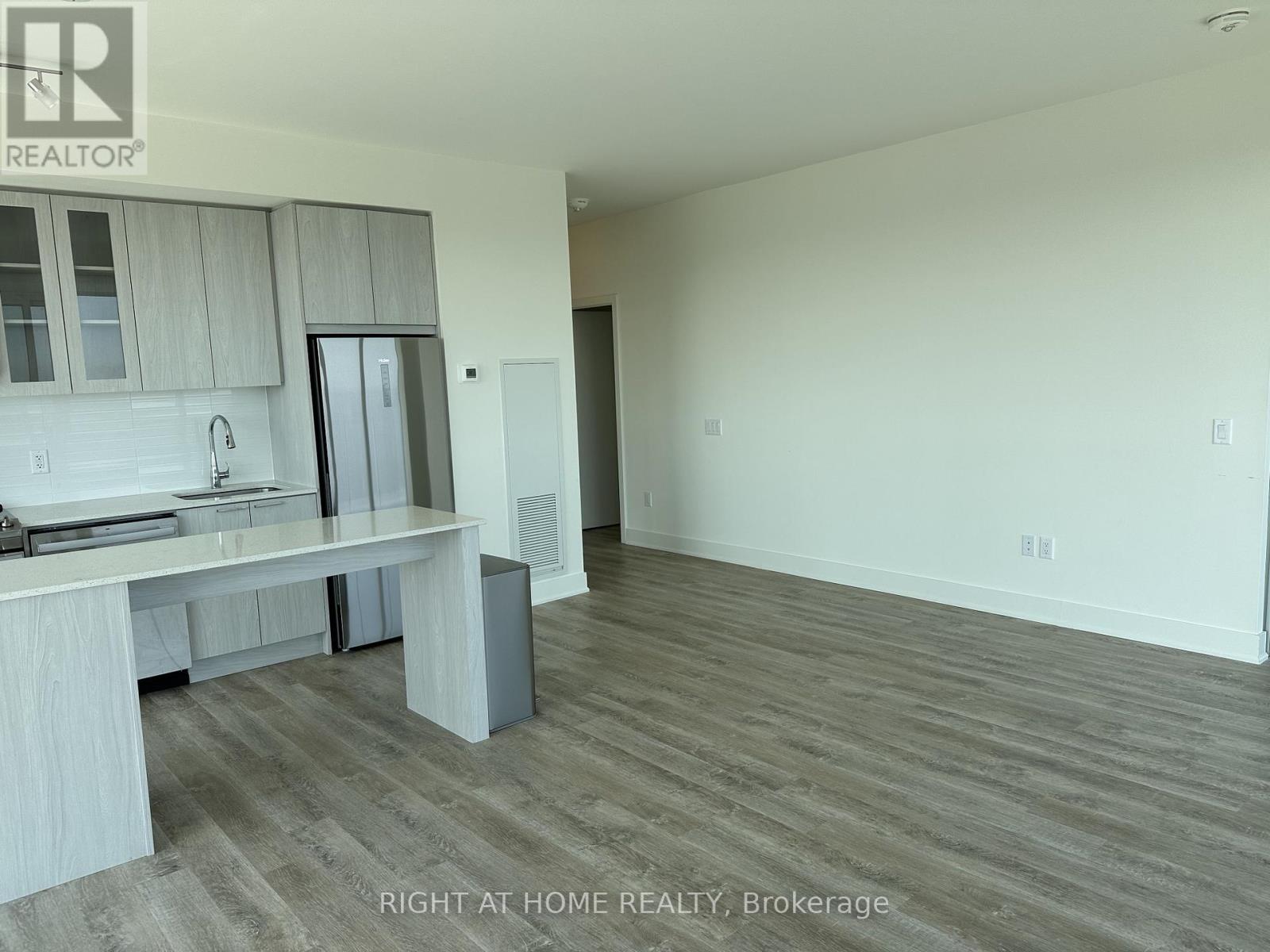 1404 - 185 Deerfield Road, Newmarket, Ontario  L3Y 0G7 - Photo 32 - N12965480