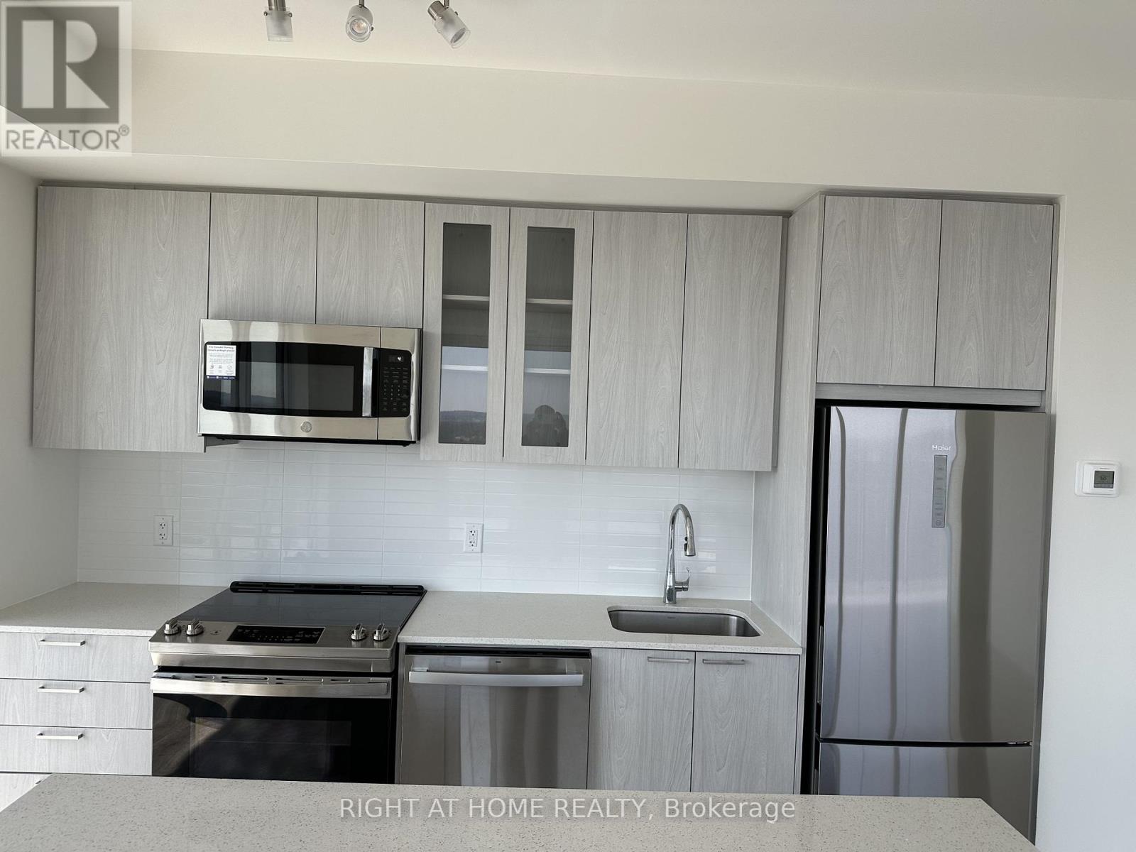 1404 - 185 Deerfield Road, Newmarket, Ontario  L3Y 0G7 - Photo 27 - N12965480