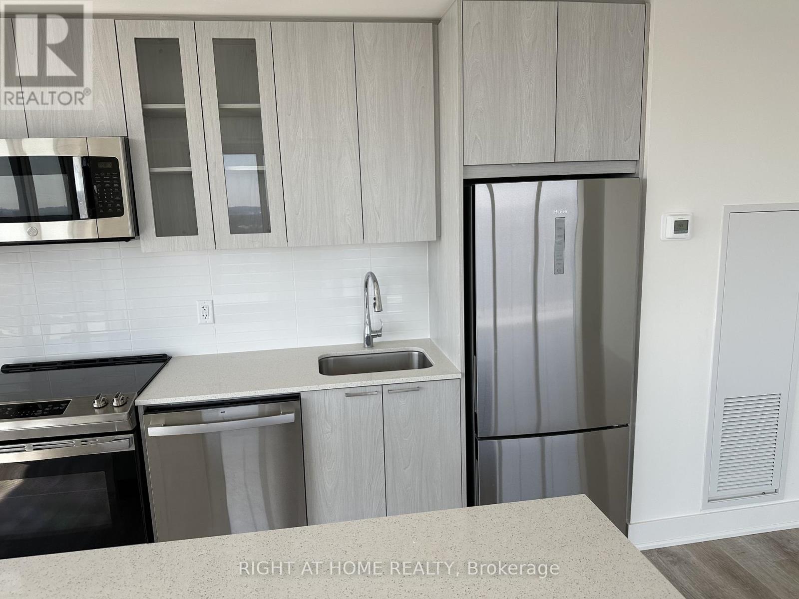 1404 - 185 Deerfield Road, Newmarket, Ontario  L3Y 0G7 - Photo 29 - N12965480