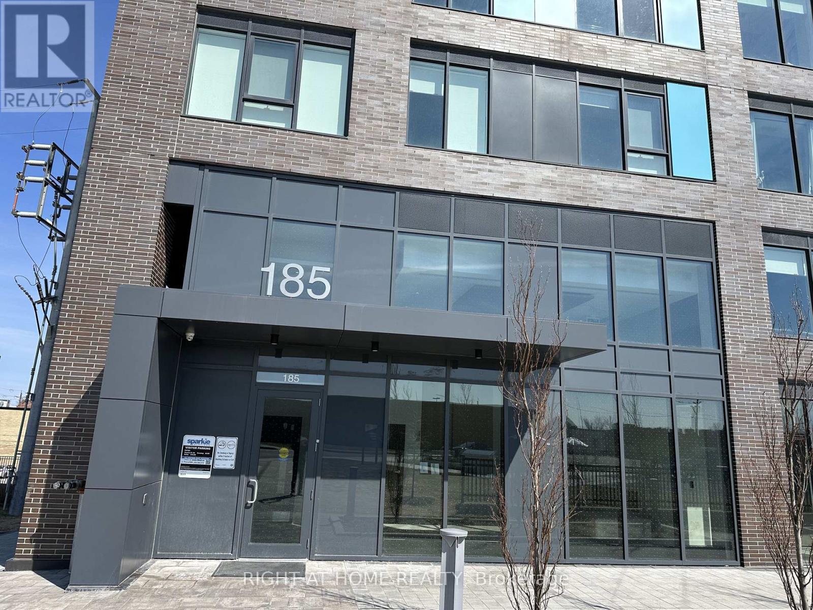 1404 - 185 Deerfield Road, Newmarket, Ontario  L3Y 0G7 - Photo 5 - N12965480