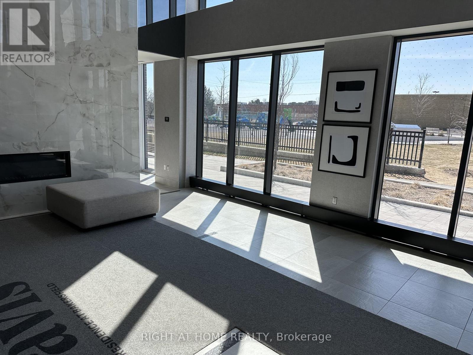 1404 - 185 Deerfield Road, Newmarket, Ontario  L3Y 0G7 - Photo 7 - N12965480