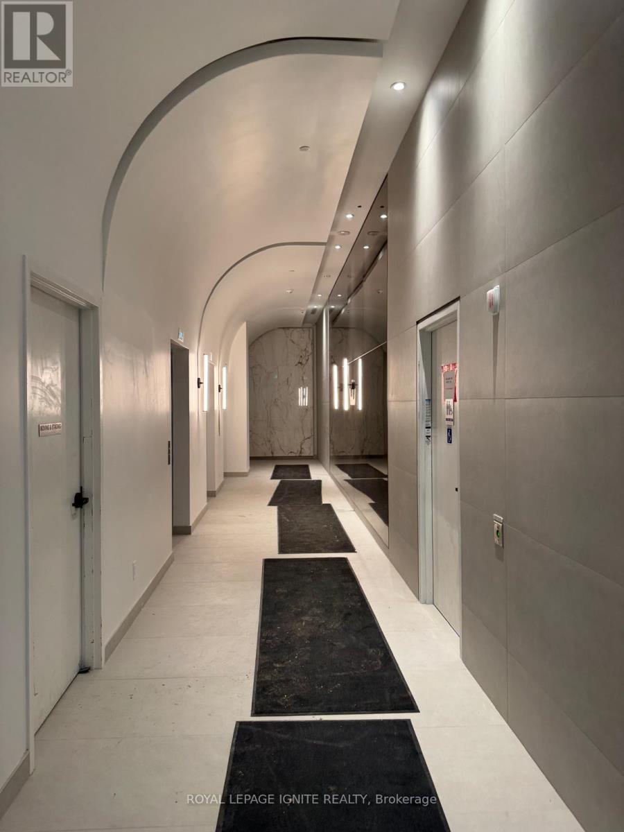 1302 - 2075 Lakeshore Road, Burlington, Ontario L7R 0H3 - Photo 2 - W12965370