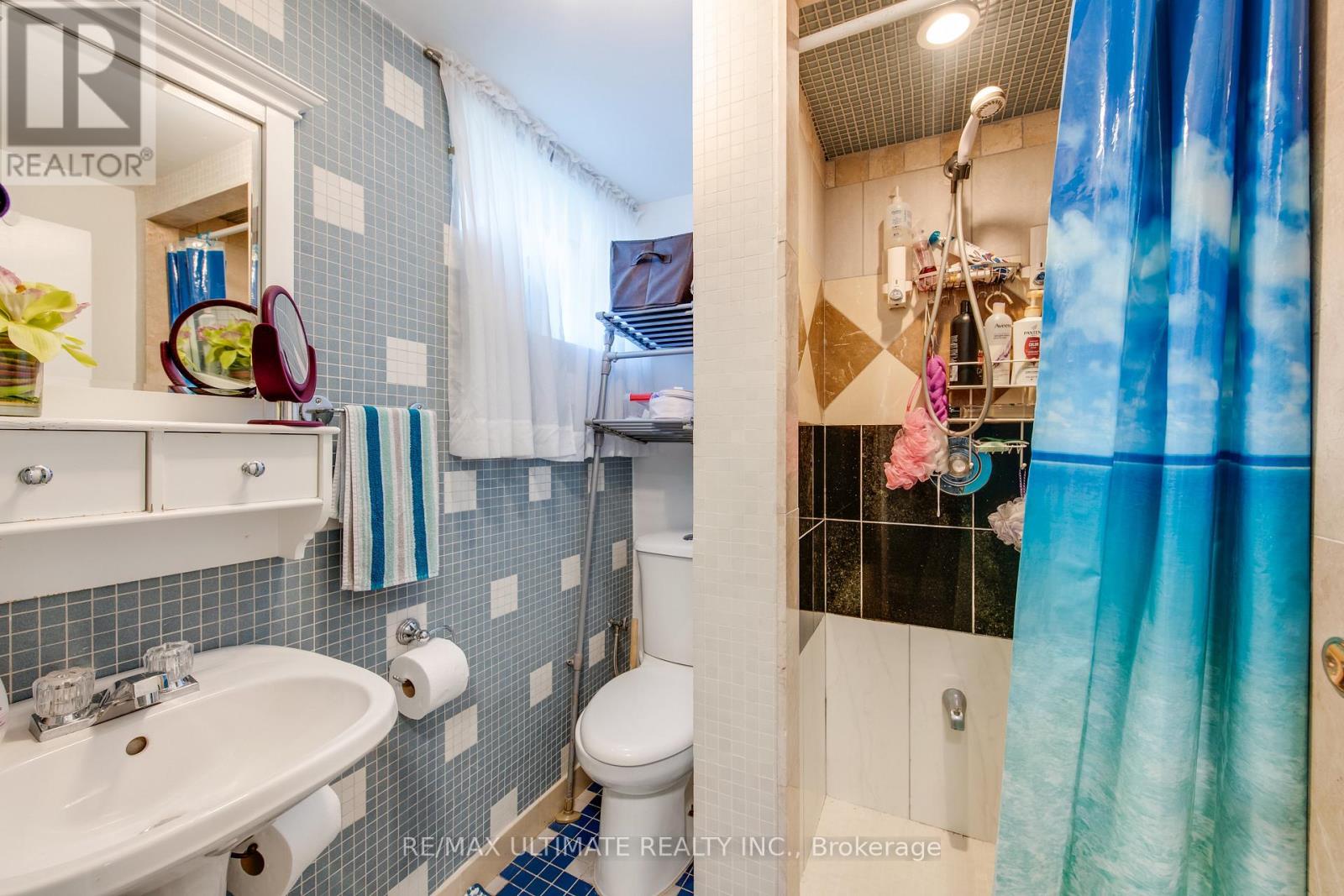 Lower - 5 Burrard Road, Toronto, Ontario  M9W 3S8 - Photo 16 - W12992102