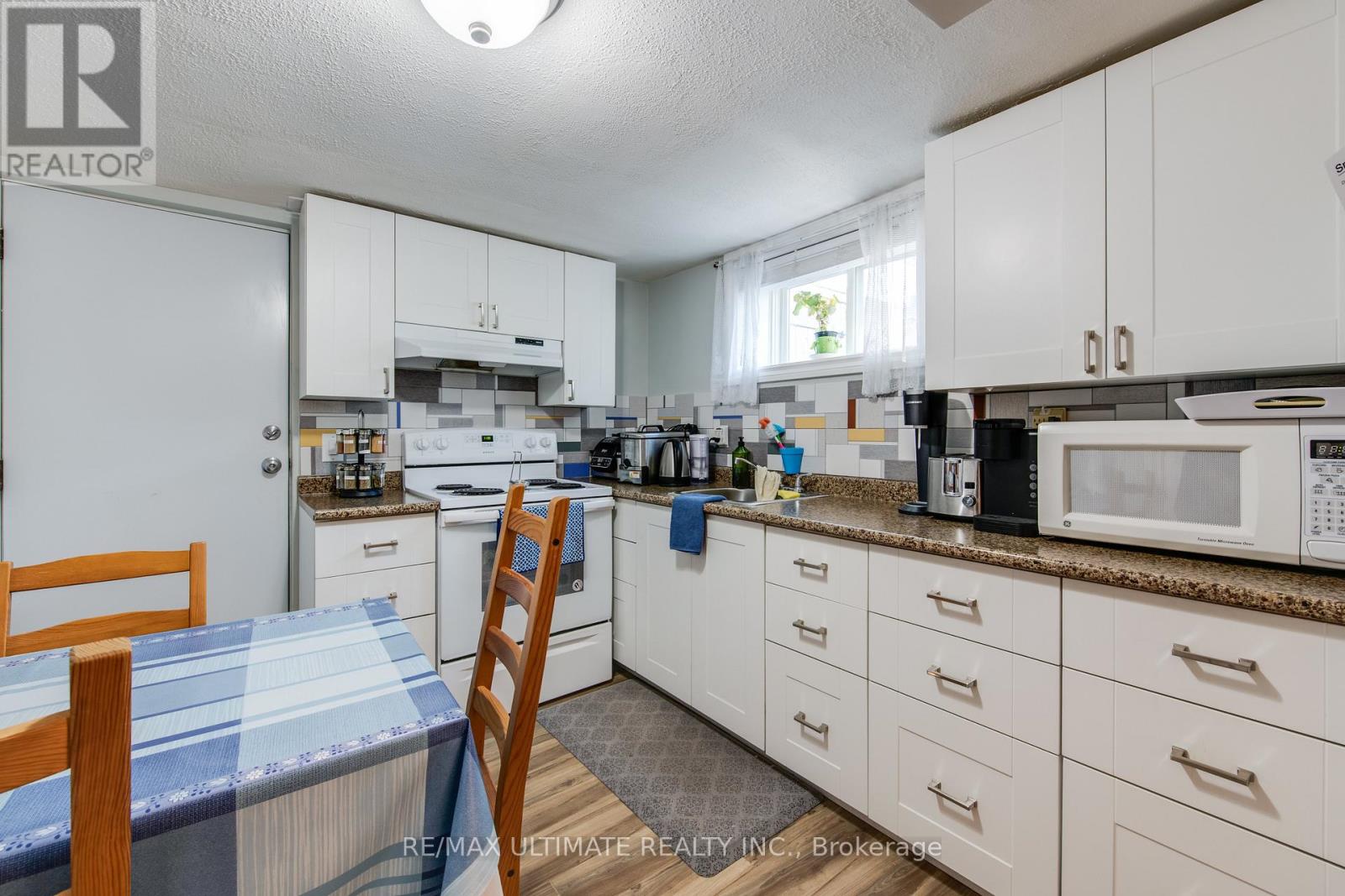 Lower - 5 Burrard Road, Toronto, Ontario  M9W 3S8 - Photo 5 - W12992102