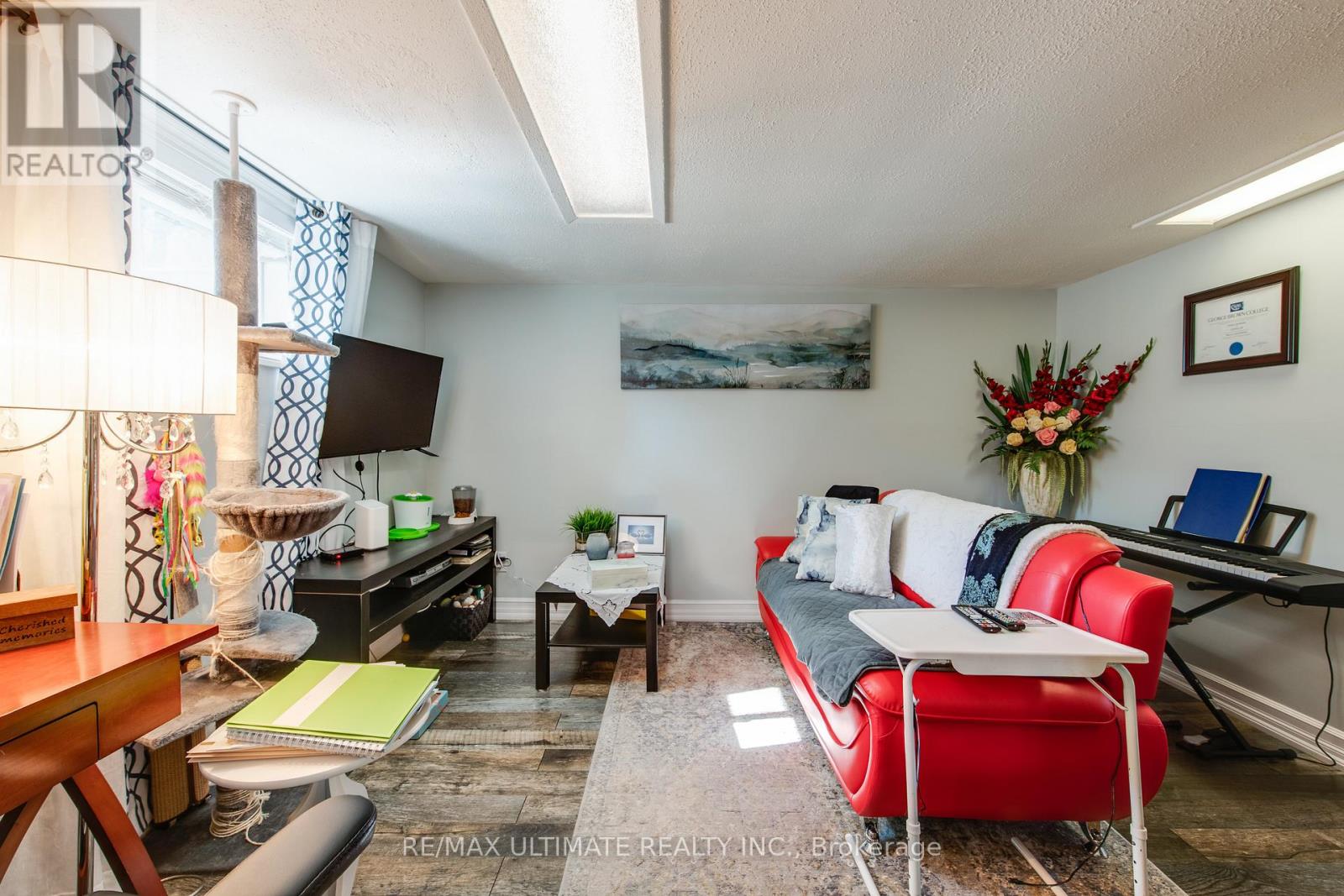 Lower - 5 Burrard Road, Toronto, Ontario  M9W 3S8 - Photo 9 - W12992102