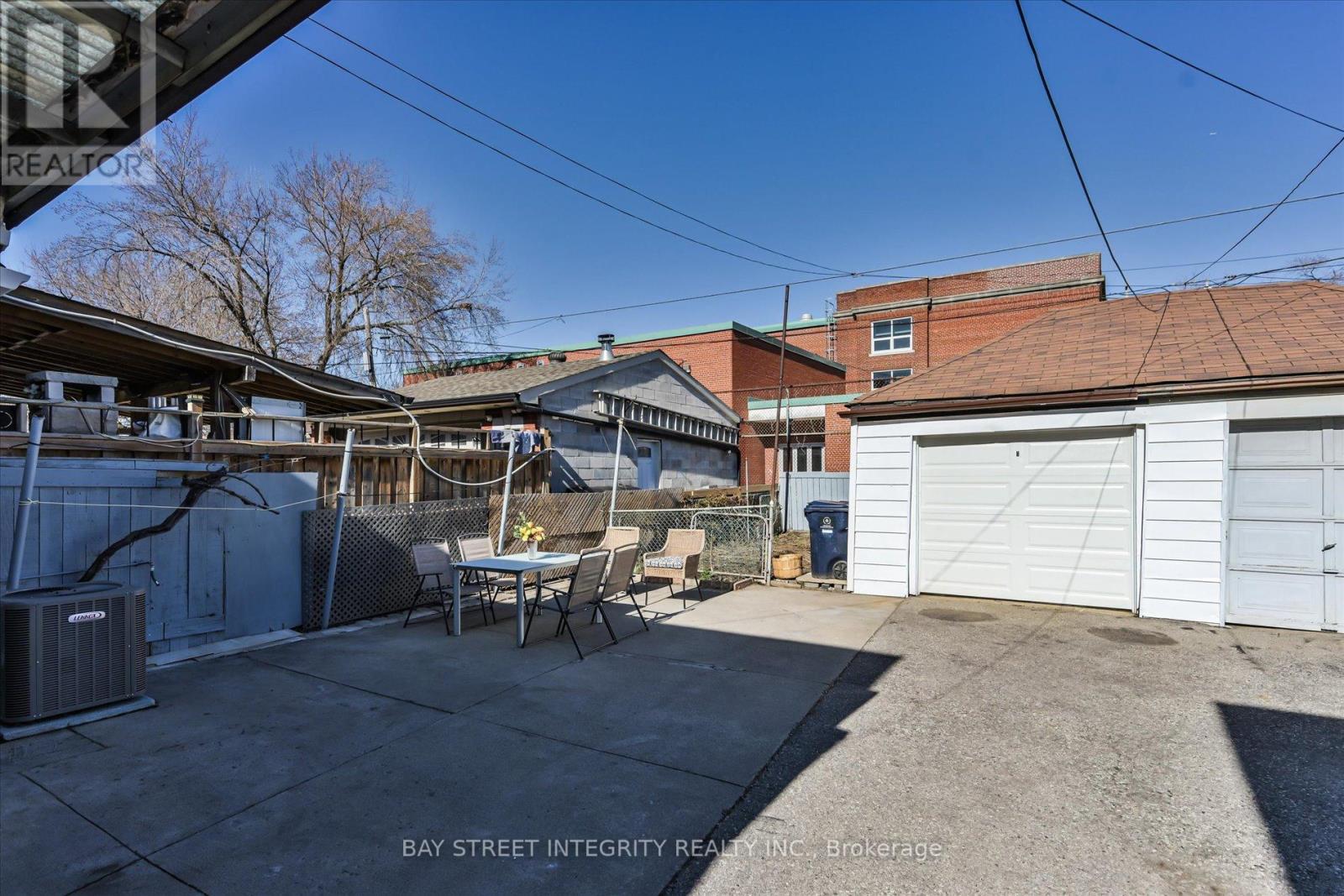 5 Regent Street, Toronto, Ontario  M6N 3N6 - Photo 29 - W12992122