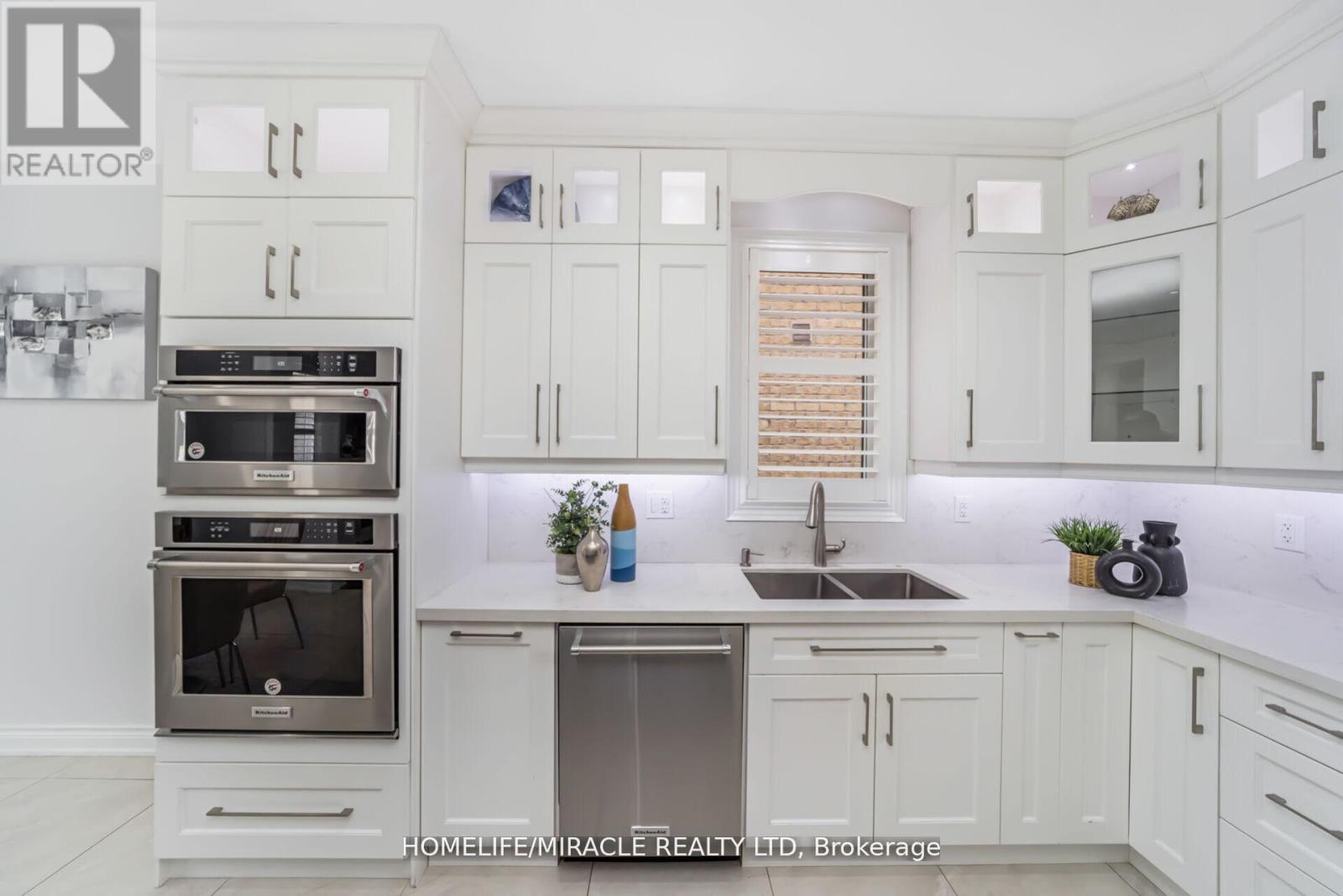 10 Kenora Street, Brampton, Ontario  L6X 5N8 - Photo 15 - W12992138