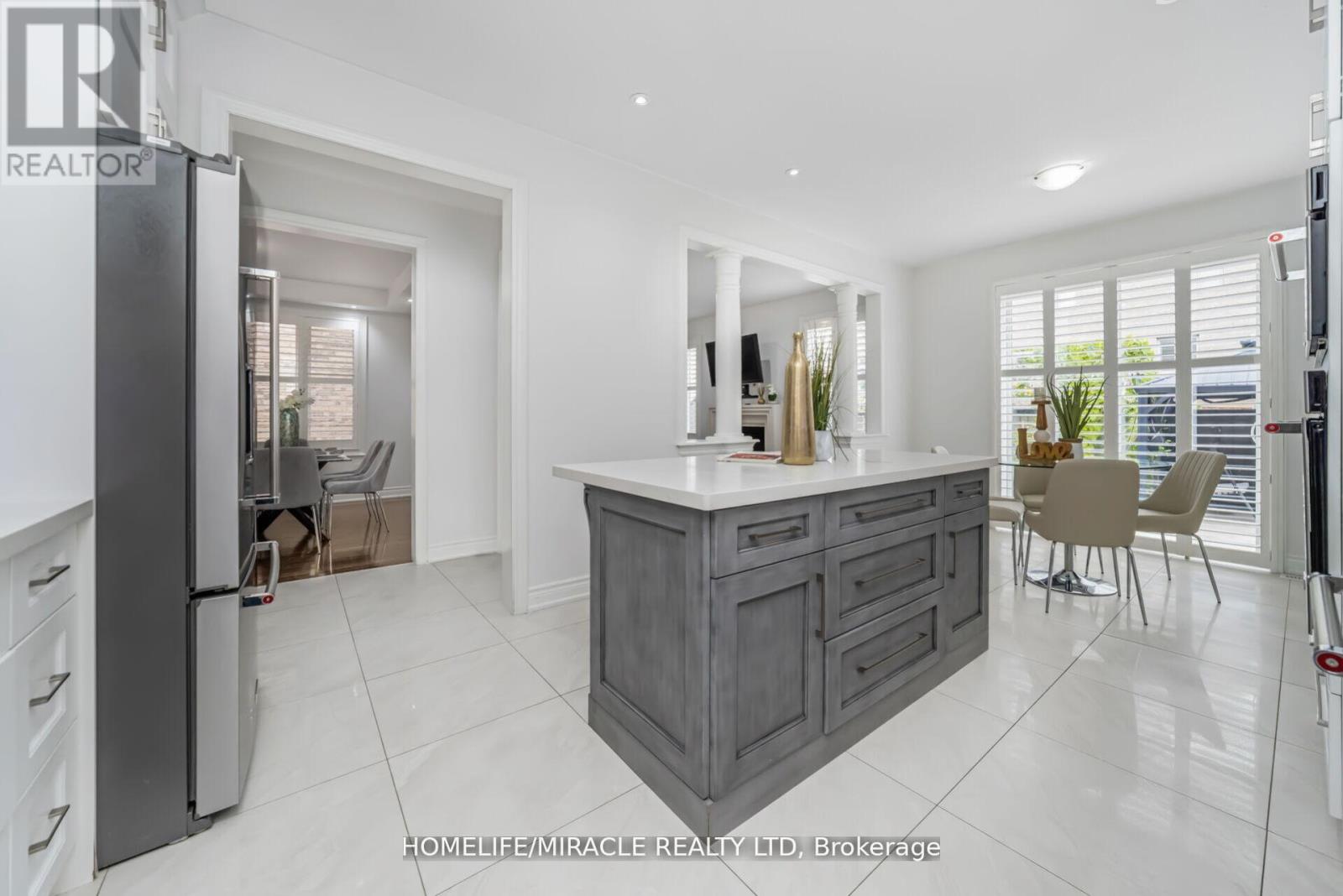 10 Kenora Street, Brampton, Ontario  L6X 5N8 - Photo 17 - W12992138