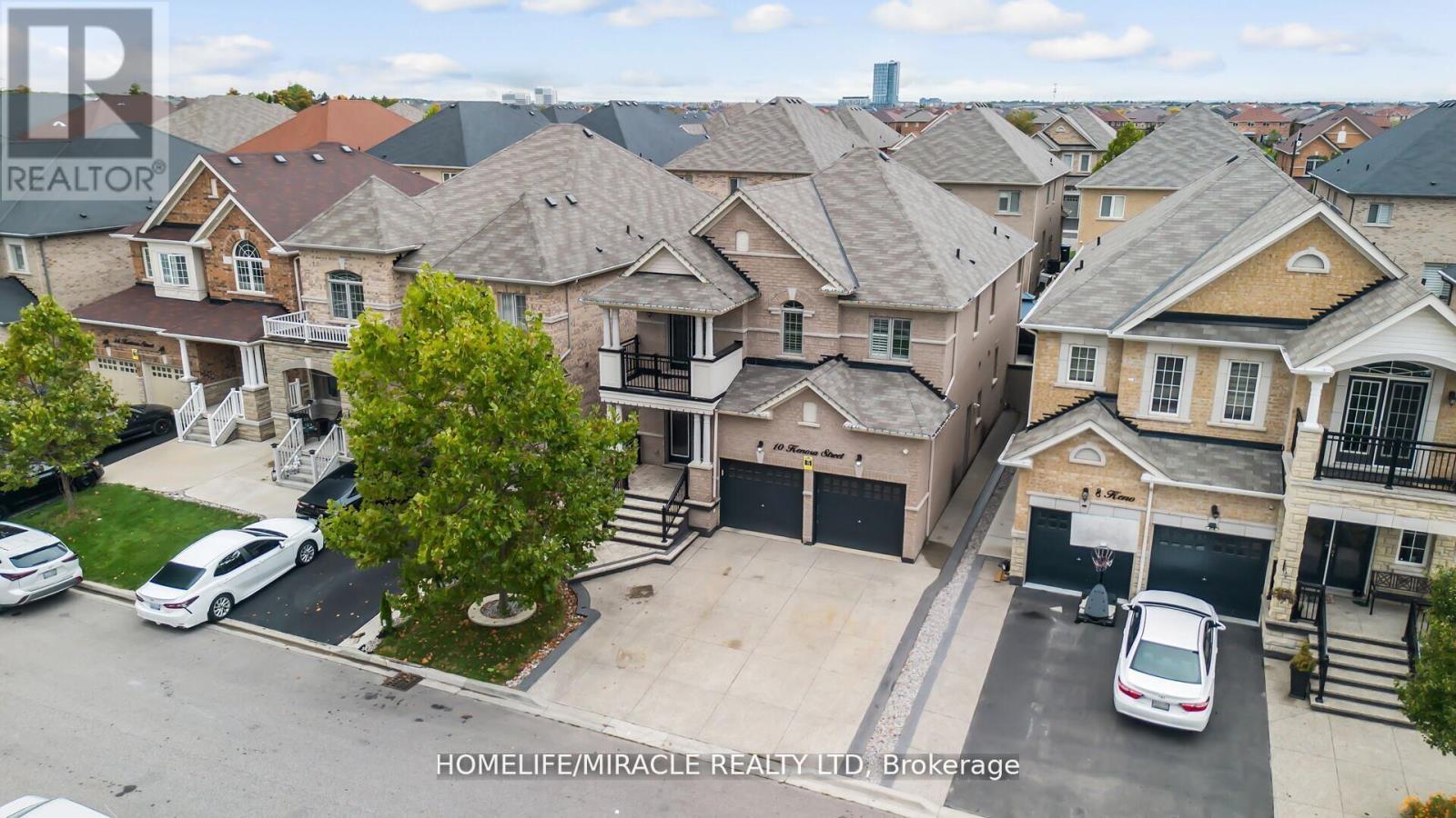 10 Kenora Street, Brampton, Ontario  L6X 5N8 - Photo 2 - W12992138