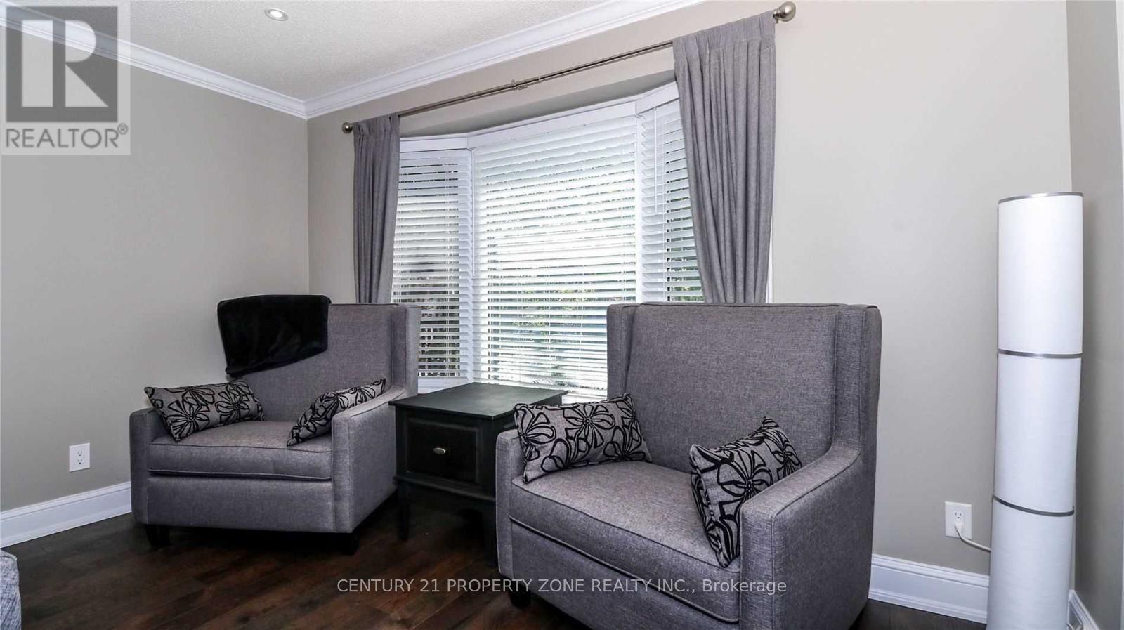 Main - 18 Red Tail Court, Brampton, Ontario  L6Z 3N1 - Photo 10 - W12992142