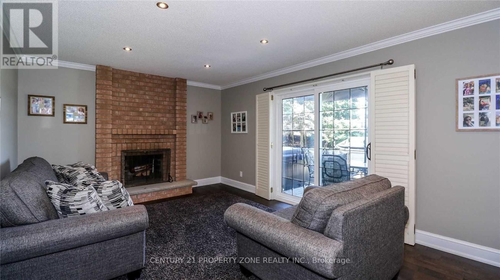 Main - 18 Red Tail Court, Brampton, Ontario  L6Z 3N1 - Photo 11 - W12992142