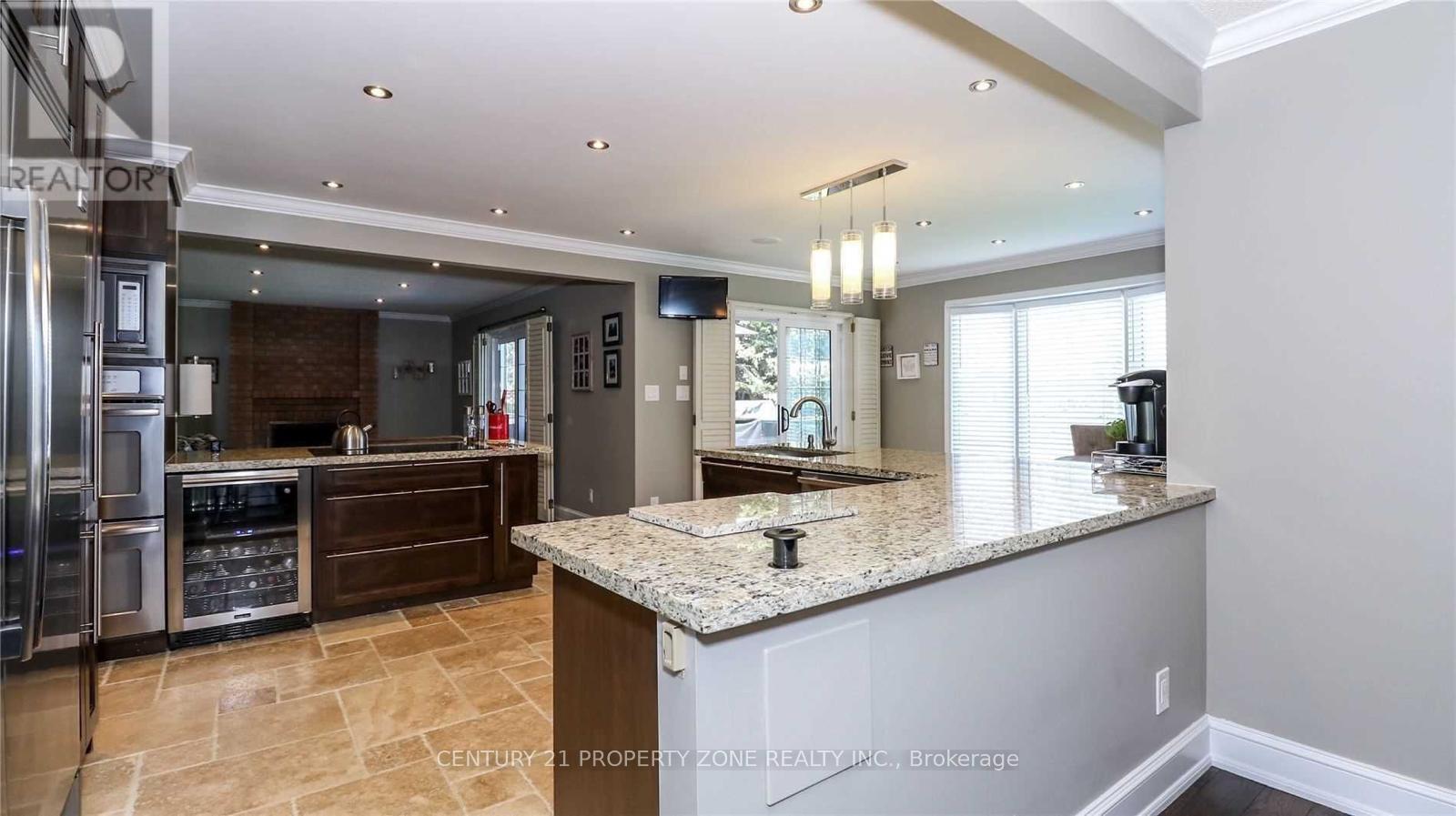 Main - 18 Red Tail Court, Brampton, Ontario  L6Z 3N1 - Photo 12 - W12992142