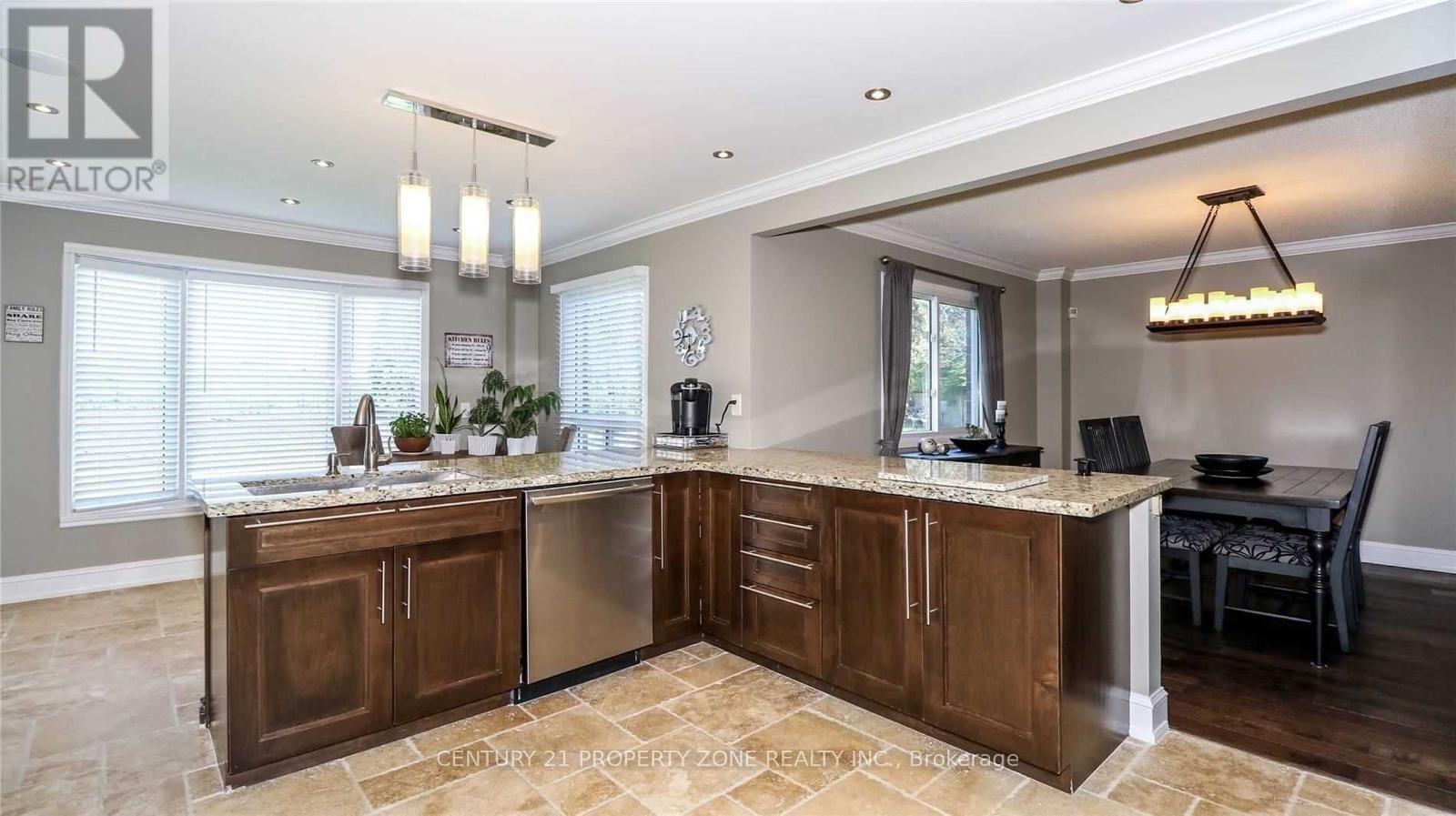 Main - 18 Red Tail Court, Brampton, Ontario  L6Z 3N1 - Photo 16 - W12992142