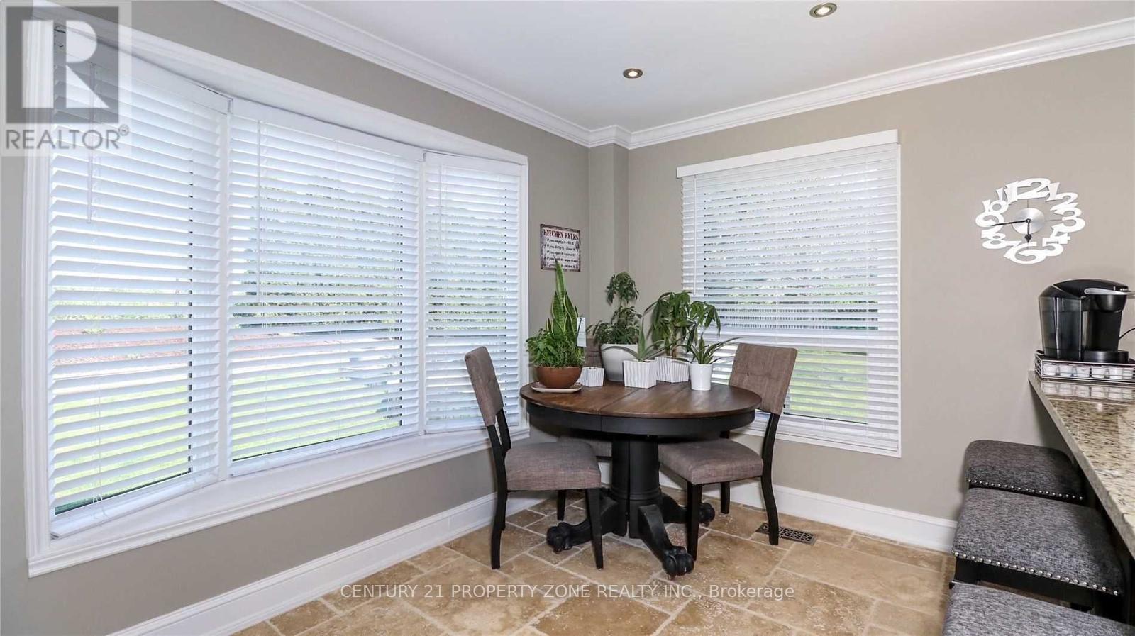 Main - 18 Red Tail Court, Brampton, Ontario  L6Z 3N1 - Photo 17 - W12992142