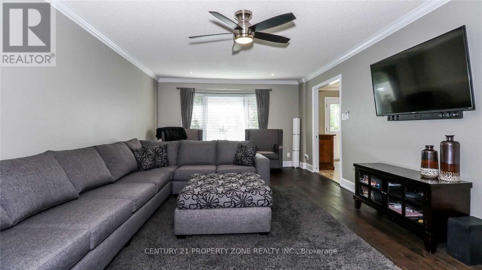 Main - 18 Red Tail Court, Brampton, Ontario  L6Z 3N1 - Photo 9 - W12992142