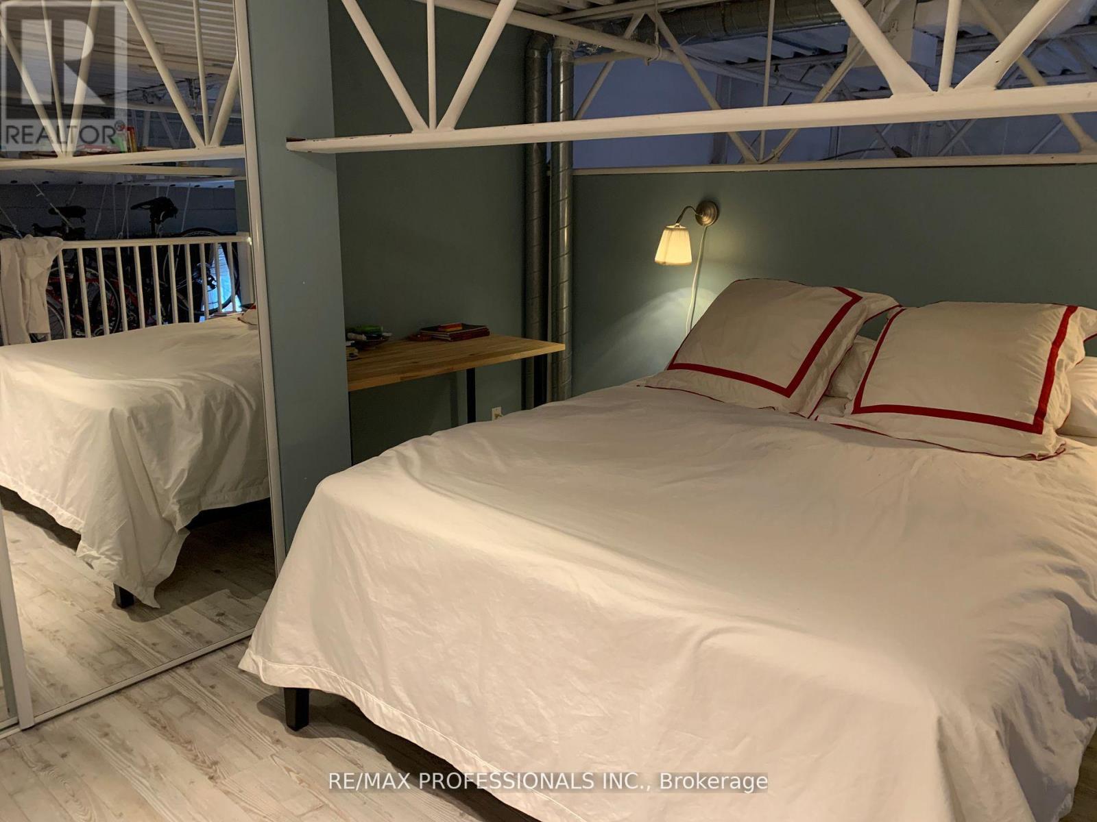 212 - 347 Sorauren Avenue, Toronto, Ontario  M6R 2G5 - Photo 10 - W12992182