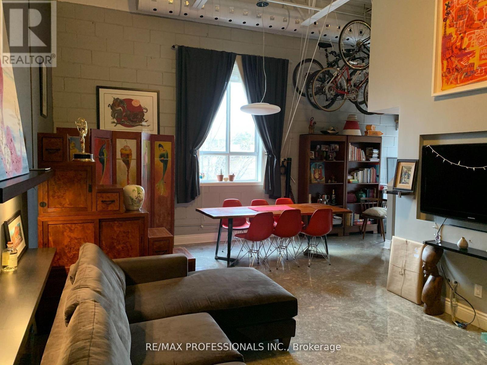 212 - 347 Sorauren Avenue, Toronto, Ontario  M6R 2G5 - Photo 5 - W12992182