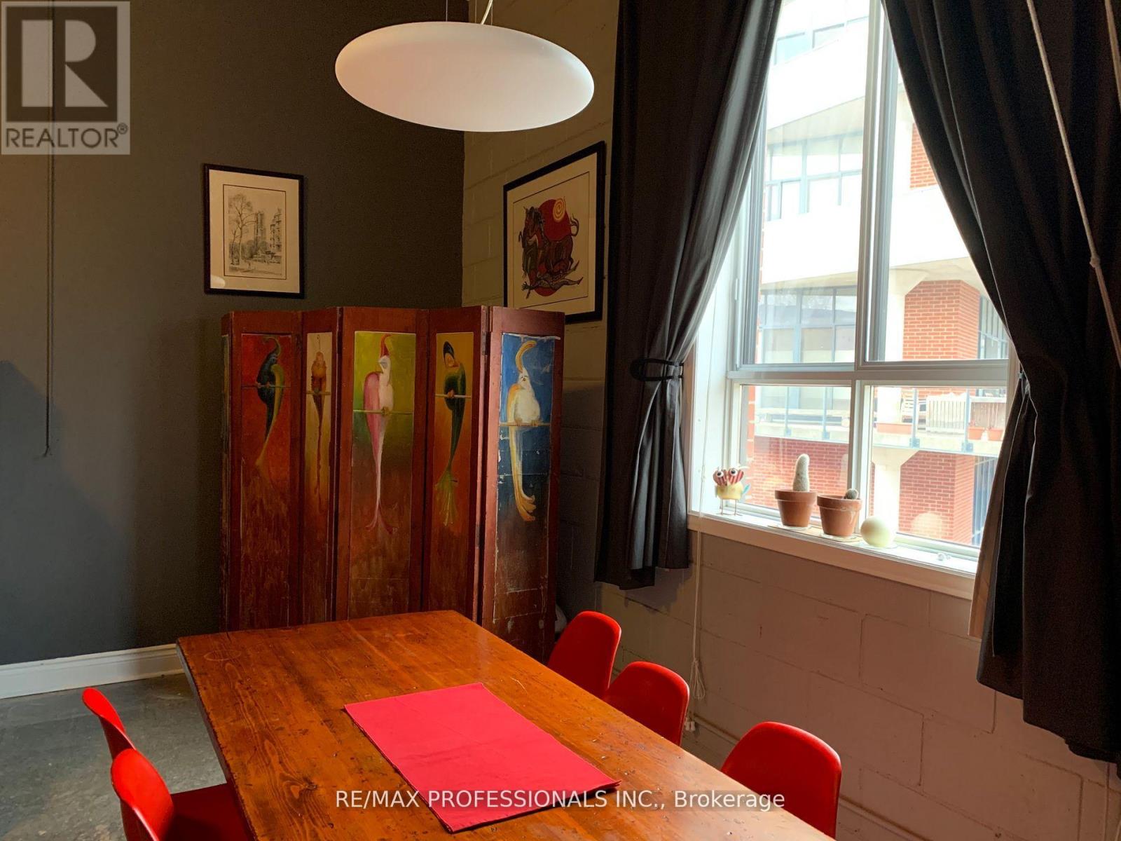 212 - 347 Sorauren Avenue, Toronto, Ontario  M6R 2G5 - Photo 6 - W12992182