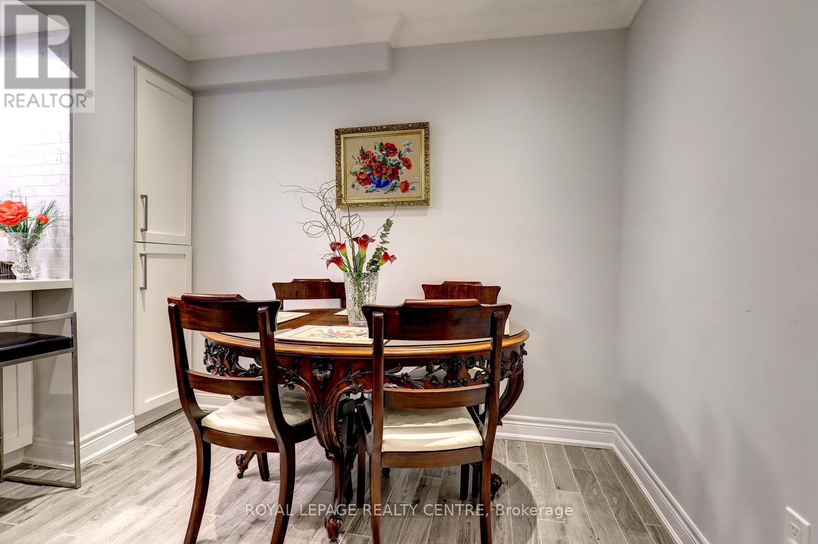 1296 Woodhill Court, Mississauga, Ontario  L5E 3H1 - Photo 12 - W12992188