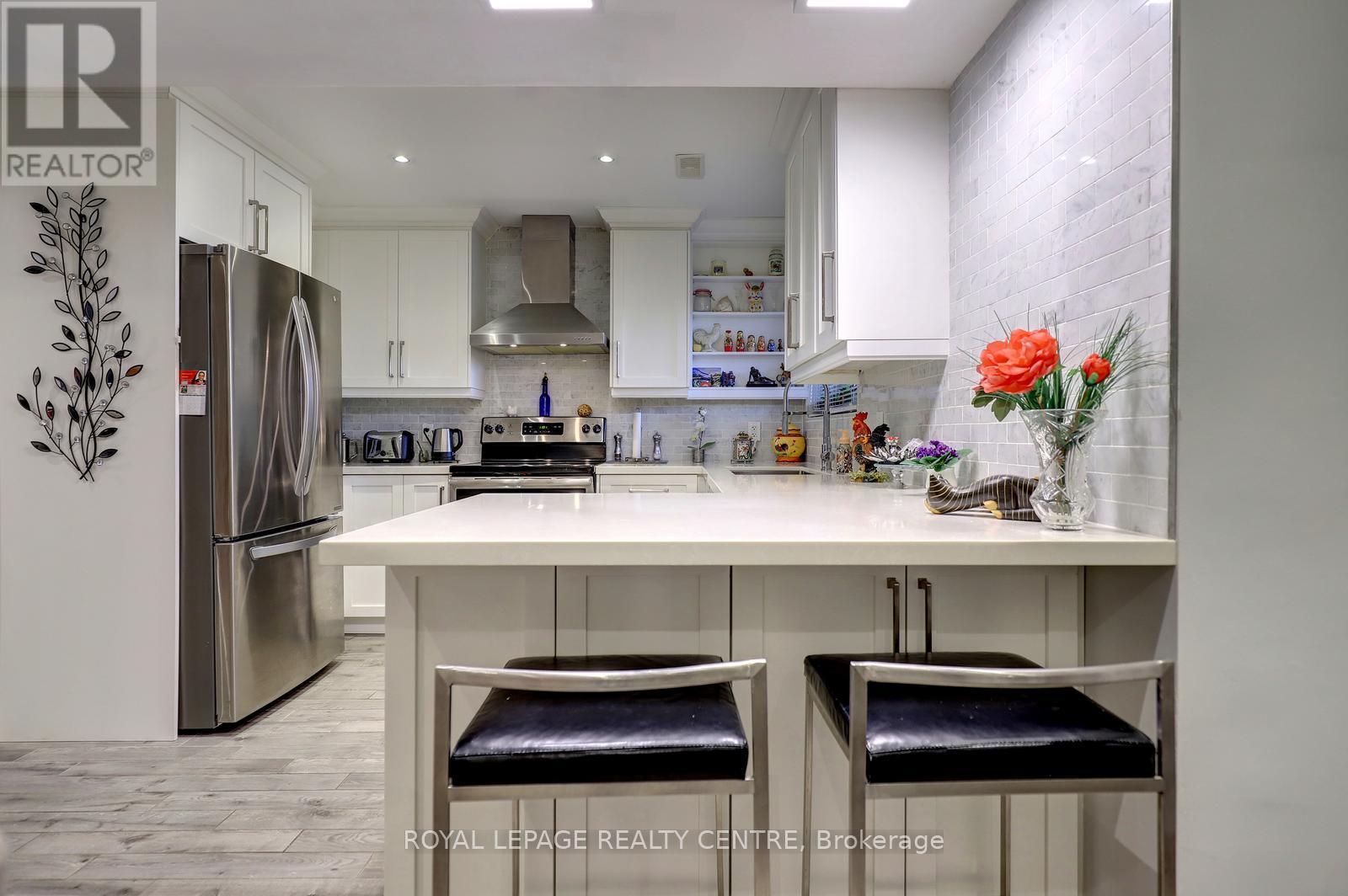 1296 Woodhill Court, Mississauga, Ontario  L5E 3H1 - Photo 15 - W12992188