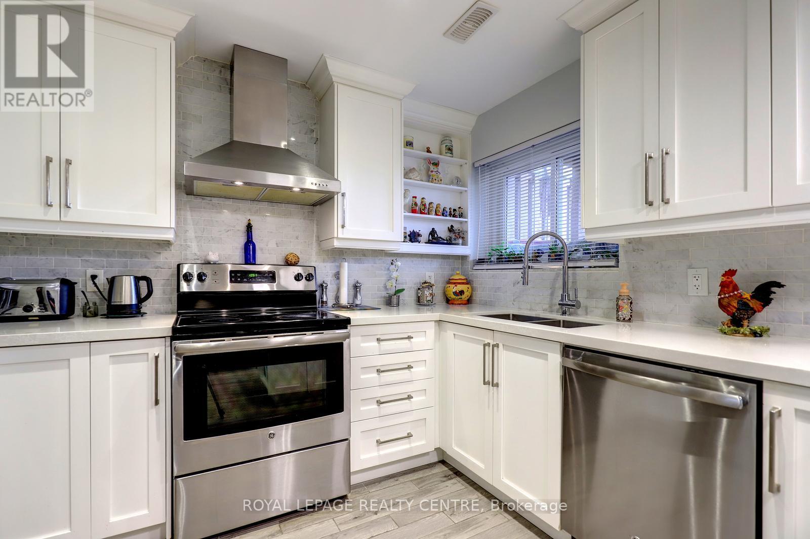 1296 Woodhill Court, Mississauga, Ontario  L5E 3H1 - Photo 18 - W12992188