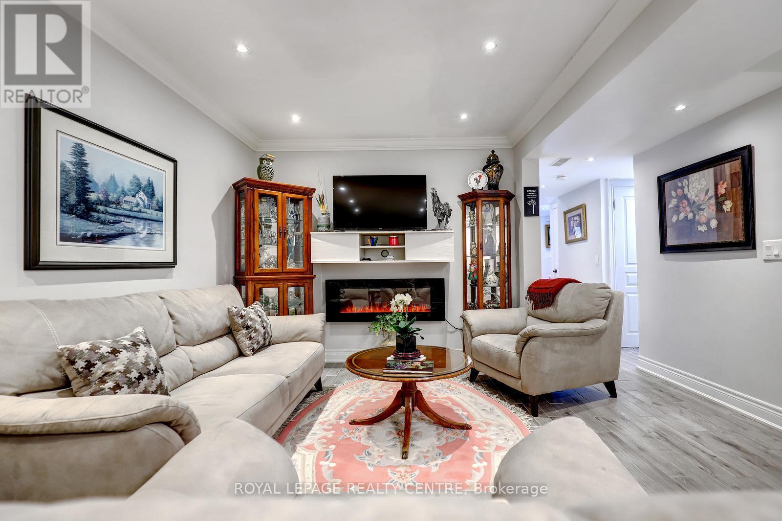 1296 Woodhill Court, Mississauga, Ontario  L5E 3H1 - Photo 20 - W12992188