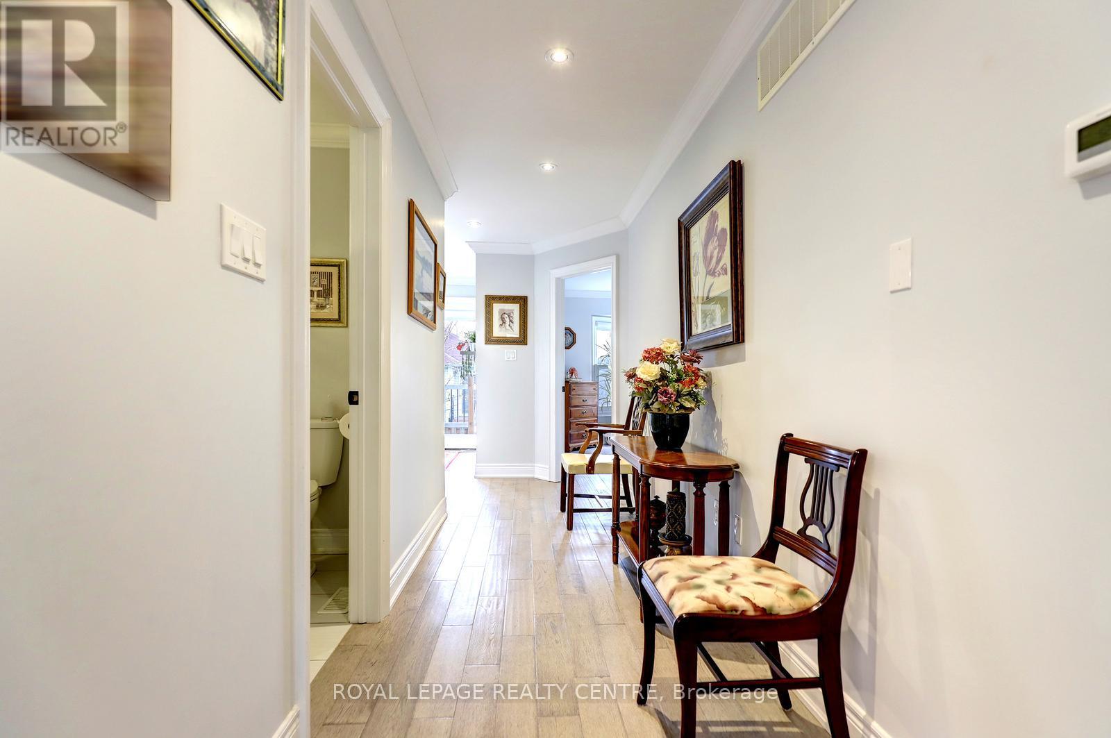 1296 Woodhill Court, Mississauga, Ontario  L5E 3H1 - Photo 26 - W12992188