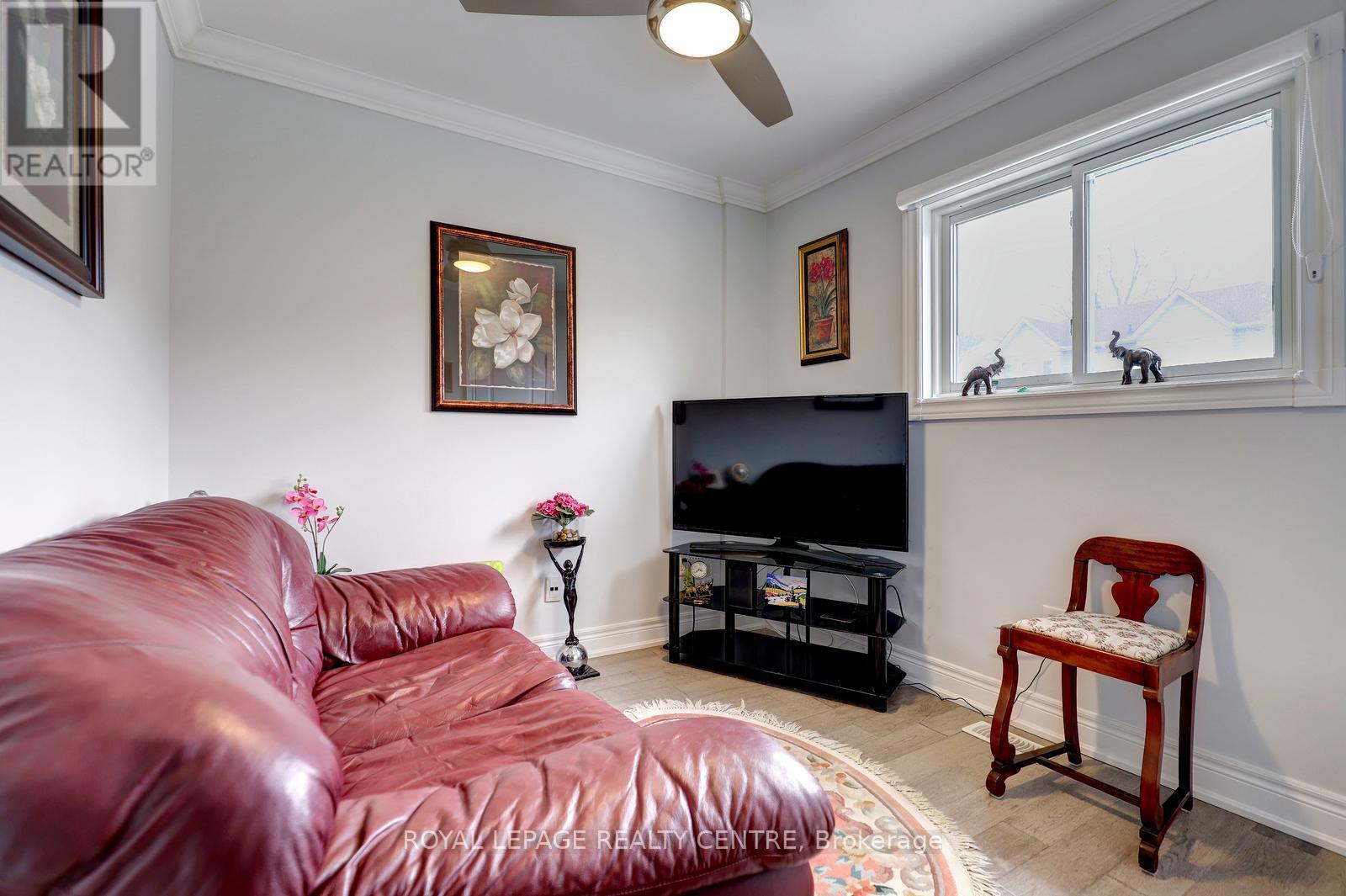 1296 Woodhill Court, Mississauga, Ontario  L5E 3H1 - Photo 31 - W12992188