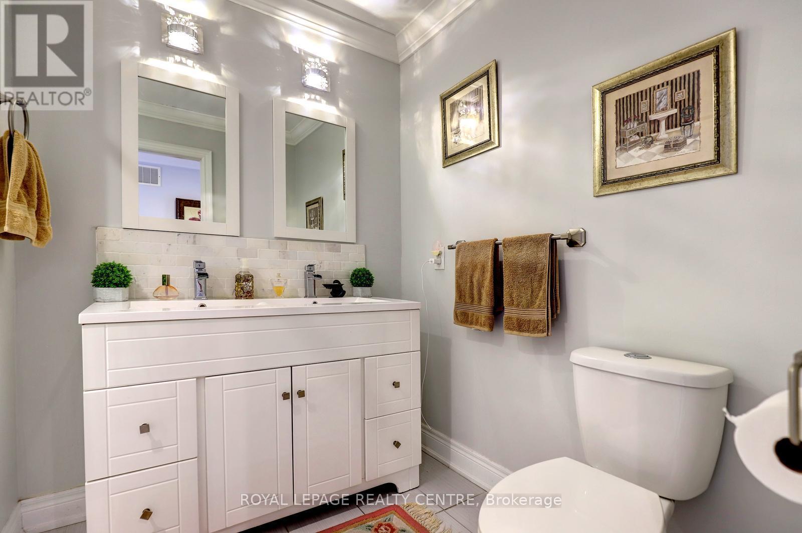 1296 Woodhill Court, Mississauga, Ontario  L5E 3H1 - Photo 35 - W12992188