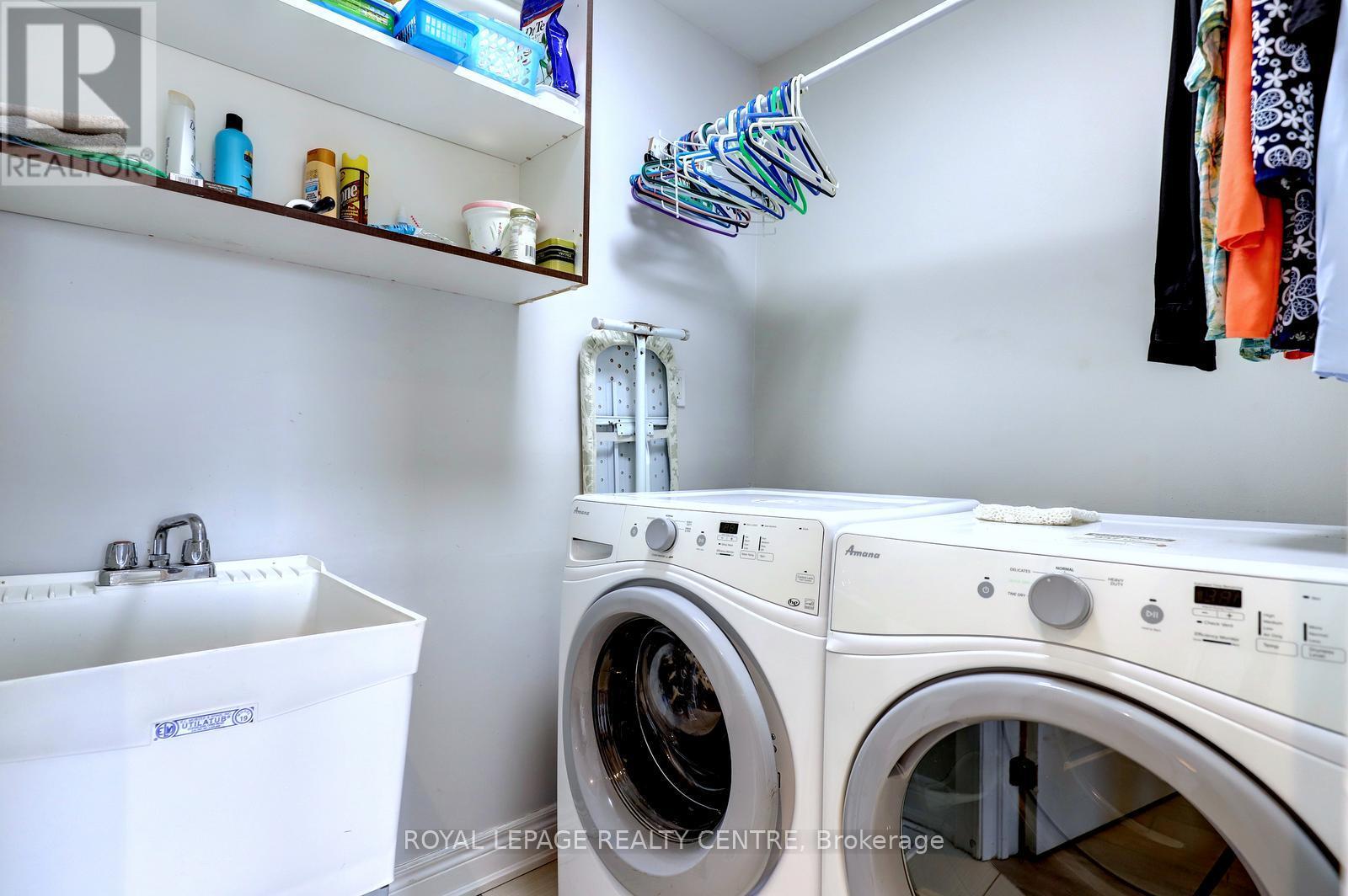 1296 Woodhill Court, Mississauga, Ontario  L5E 3H1 - Photo 38 - W12992188