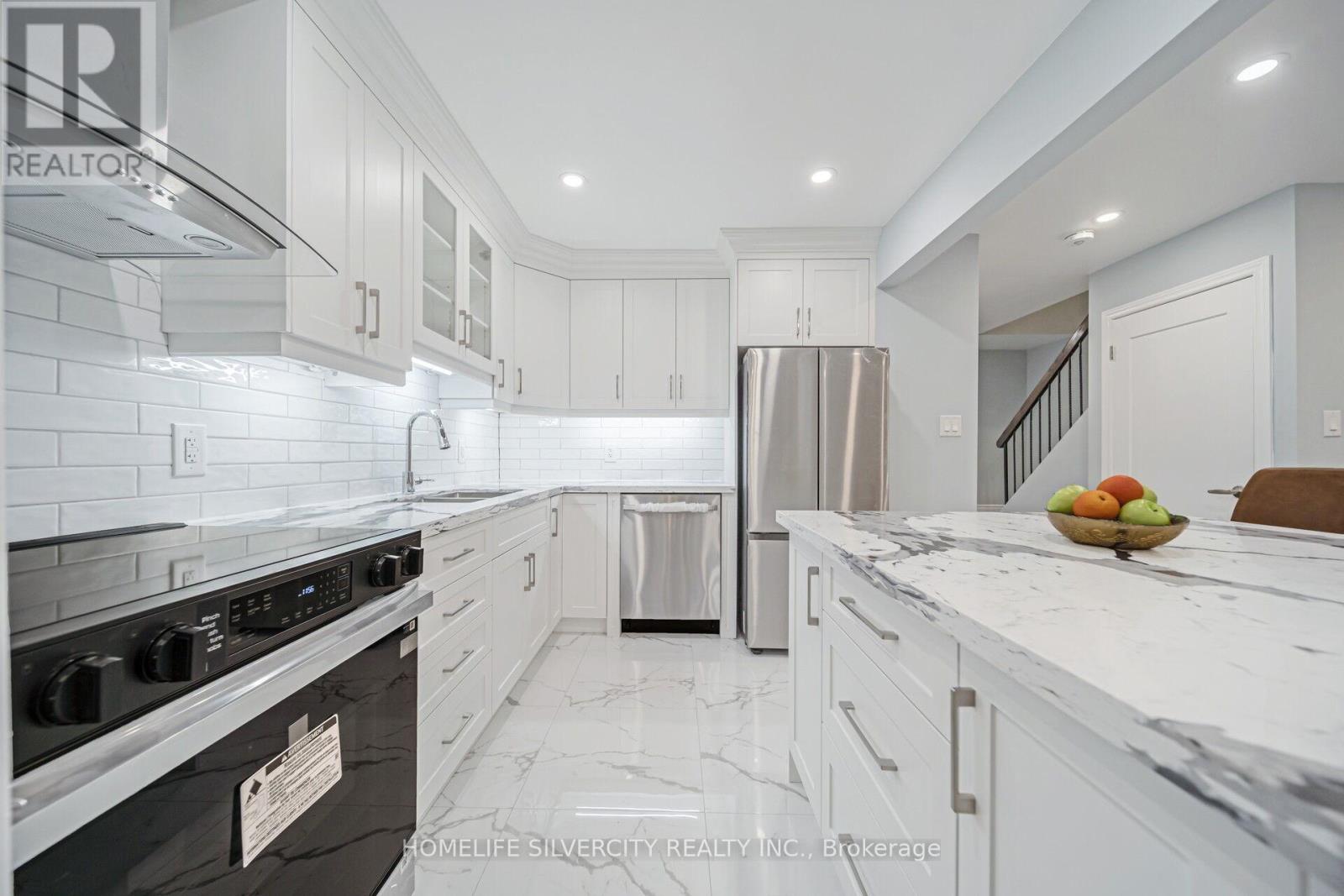 66 - 60 Hanson Road, Mississauga, Ontario  L5B 2P6 - Photo 12 - W12992190