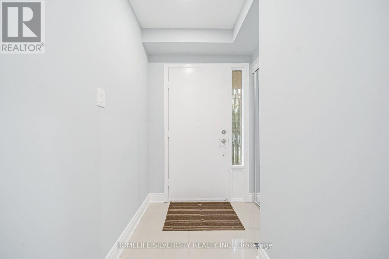 66 - 60 Hanson Road, Mississauga, Ontario  L5B 2P6 - Photo 2 - W12992190