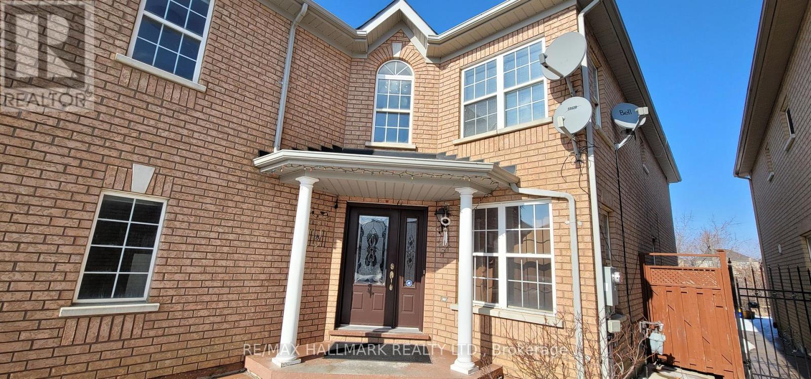 31 Sheepberry Terrace, Brampton, Ontario  L7A 2B6 - Photo 2 - W12992194