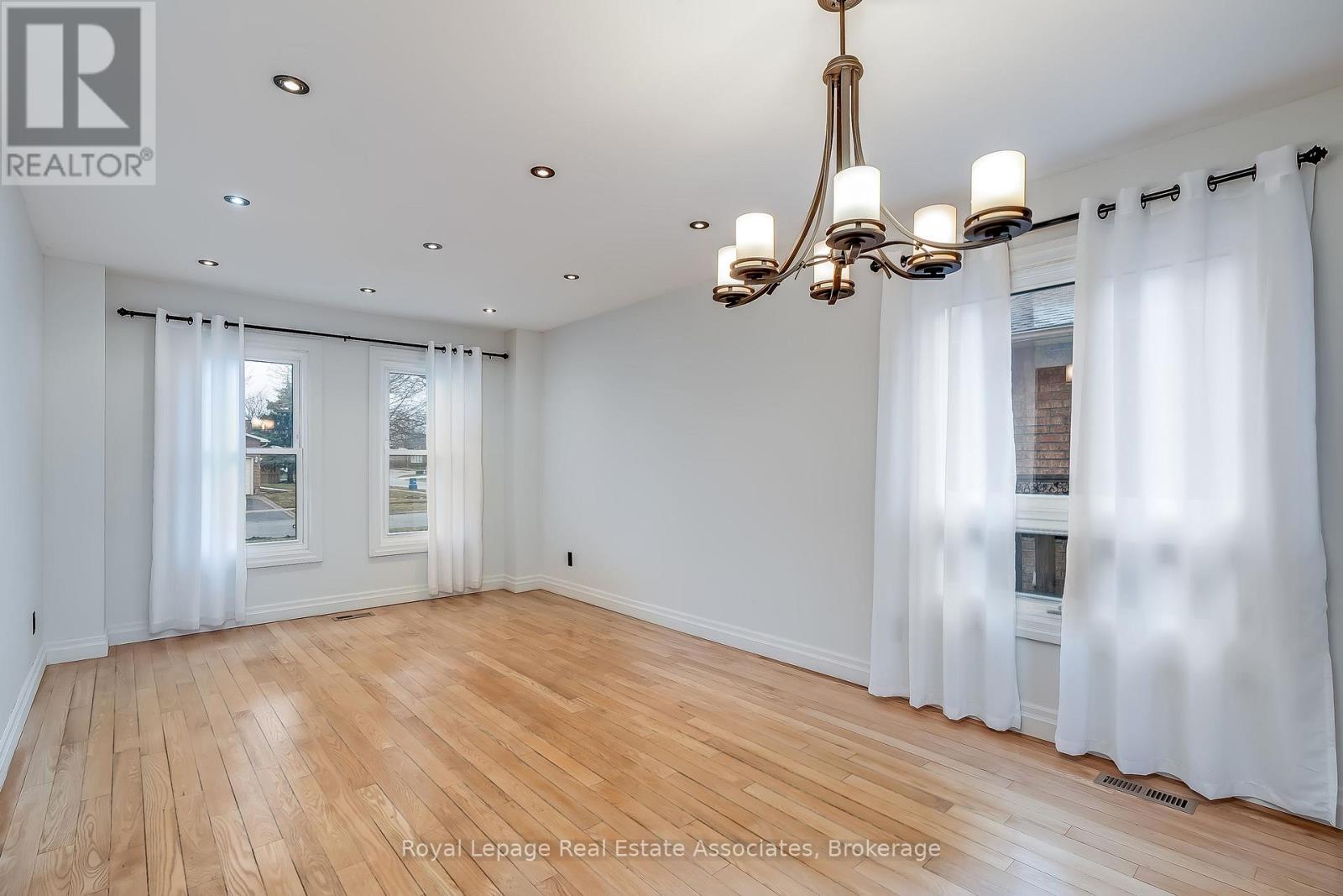 43 Corkett Drive, Brampton, Ontario  L6X 3G1 - Photo 5 - W12992200