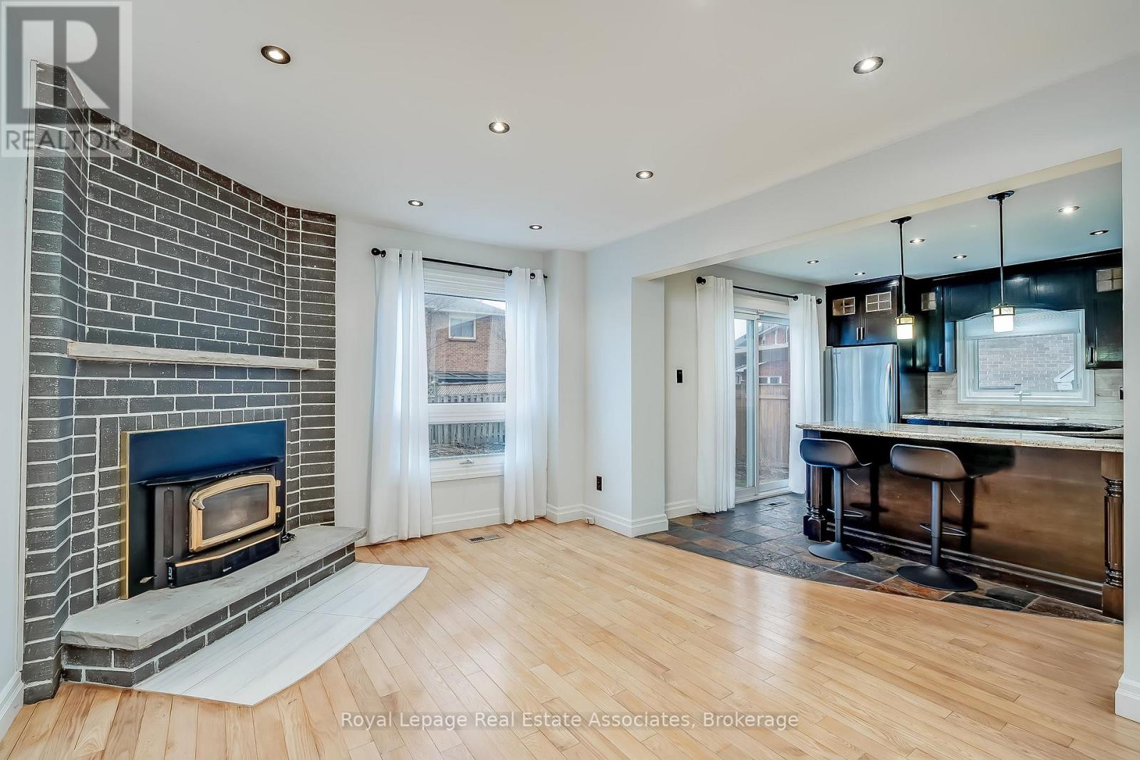 43 Corkett Drive, Brampton, Ontario  L6X 3G1 - Photo 8 - W12992200