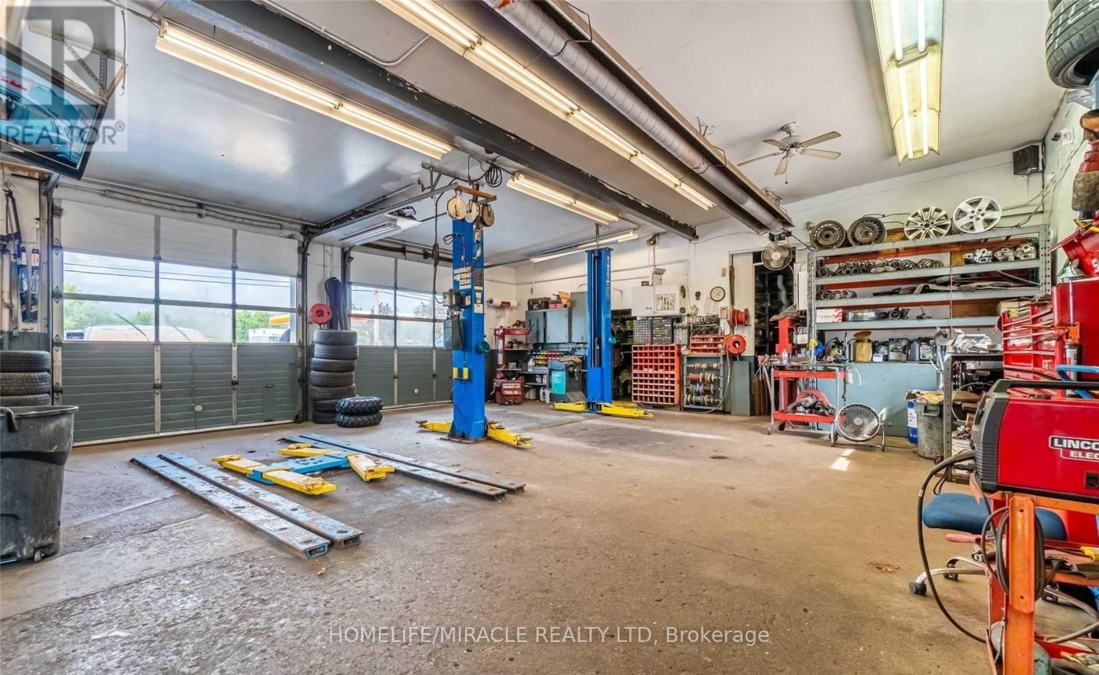 15396 Airport Road, Caledon, Ontario  L7C 1E6 - Photo 5 - W12992220