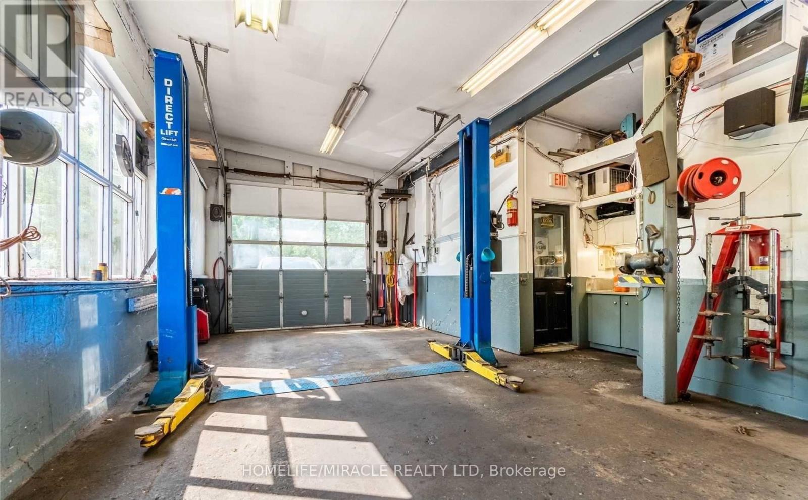 15396 Airport Road, Caledon, Ontario  L7C 1E6 - Photo 7 - W12992220