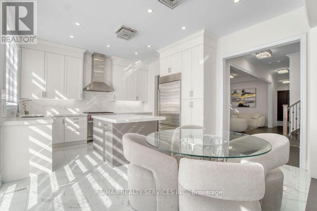 1252 Queens Plate Road, Oakville, Ontario  L6M 5M2 - Photo 11 - W12992230