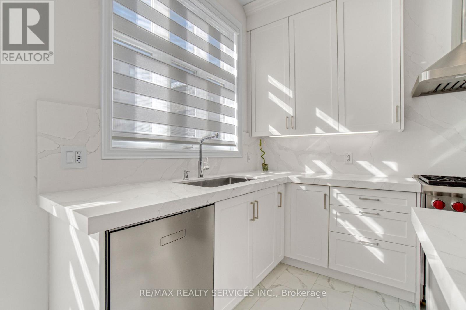 1252 Queens Plate Road, Oakville, Ontario  L6M 5M2 - Photo 13 - W12992230