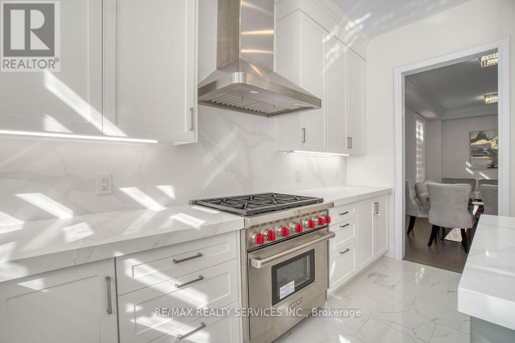 1252 Queens Plate Road, Oakville, Ontario  L6M 5M2 - Photo 14 - W12992230