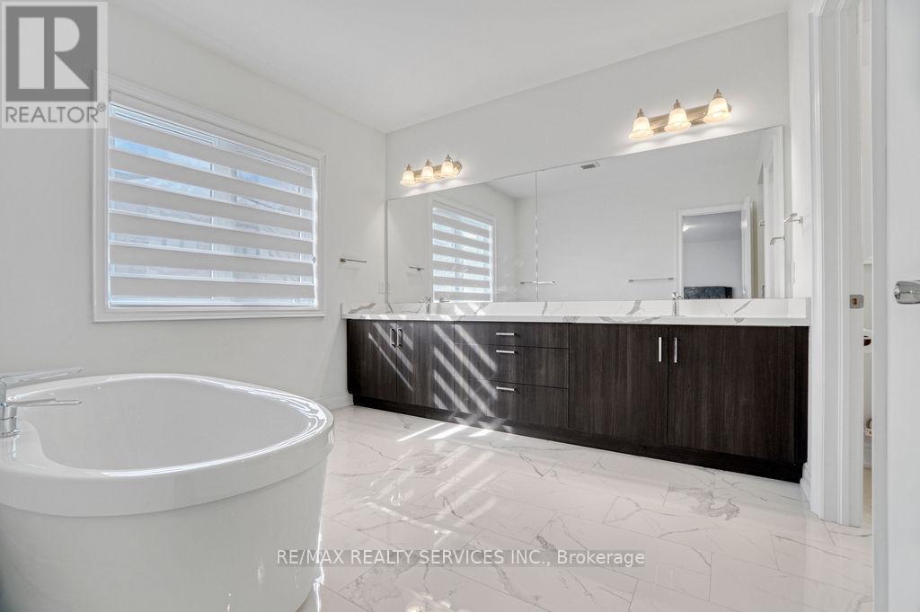 1252 Queens Plate Road, Oakville, Ontario  L6M 5M2 - Photo 37 - W12992230