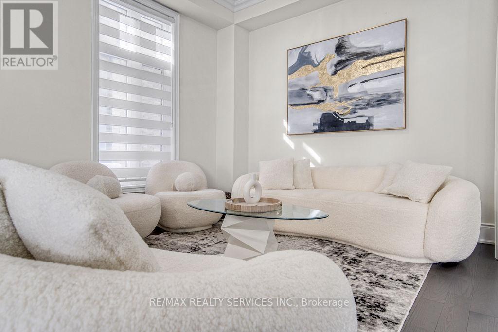 1252 Queens Plate Road, Oakville, Ontario  L6M 5M2 - Photo 9 - W12992230