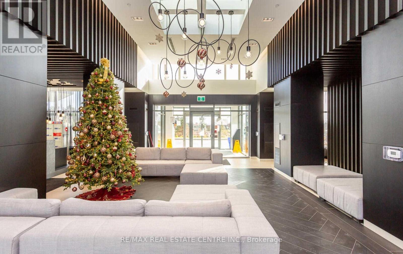 909 - 4699 Glen Erin Drive, Mississauga, Ontario  L6M 2E5 - Photo 2 - W12992246