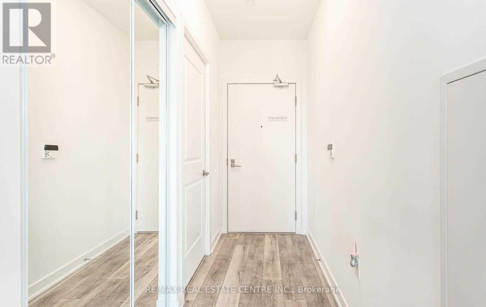 909 - 4699 Glen Erin Drive, Mississauga, Ontario  L6M 2E5 - Photo 3 - W12992246