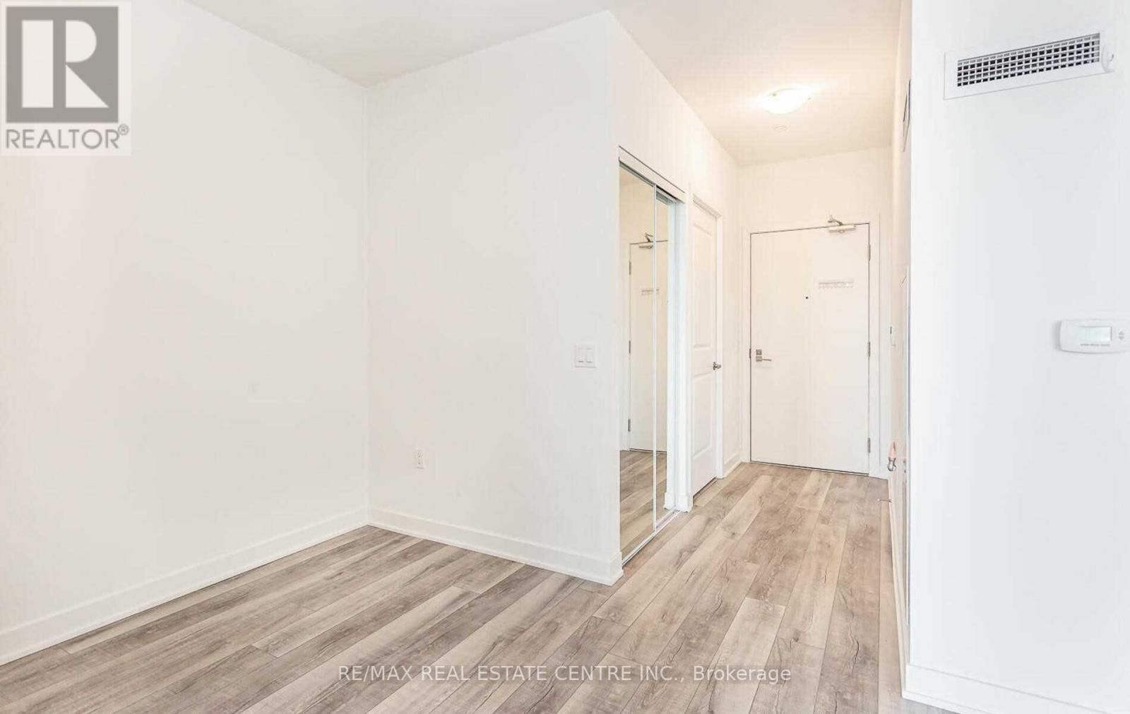 909 - 4699 Glen Erin Drive, Mississauga, Ontario  L6M 2E5 - Photo 4 - W12992246