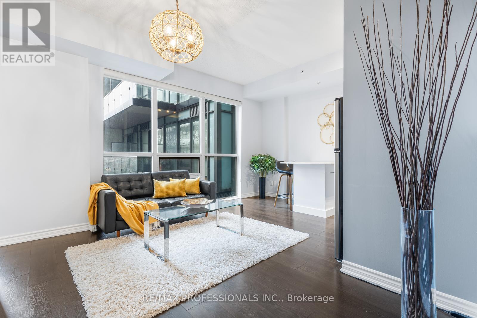 723 - 15 James Finlay Way, Toronto, Ontario  M3M 0B3 - Photo 4 - W12992256