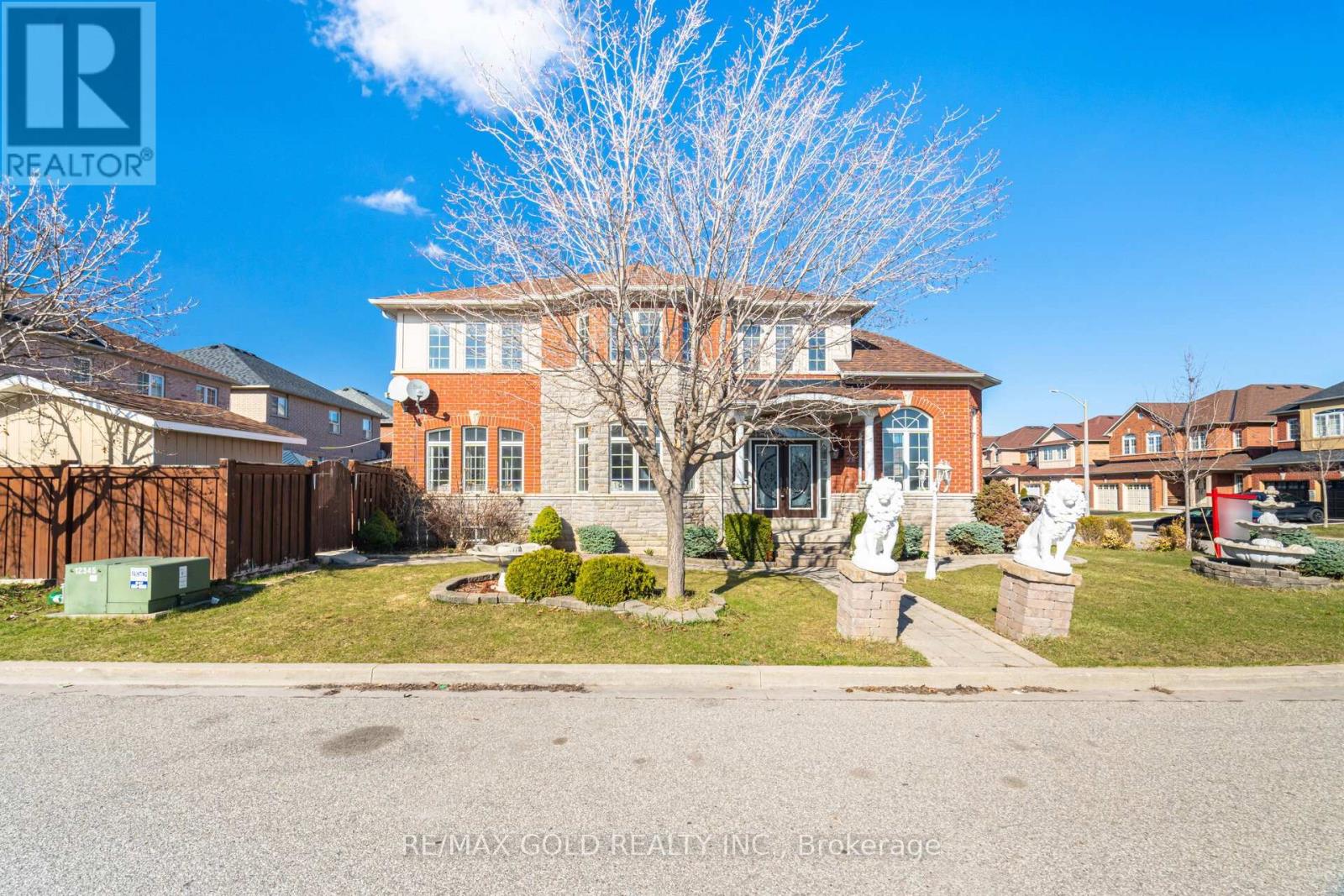 26 Gorevale Drive, Brampton, Ontario  L6P 1N9 - Photo 2 - W12992312