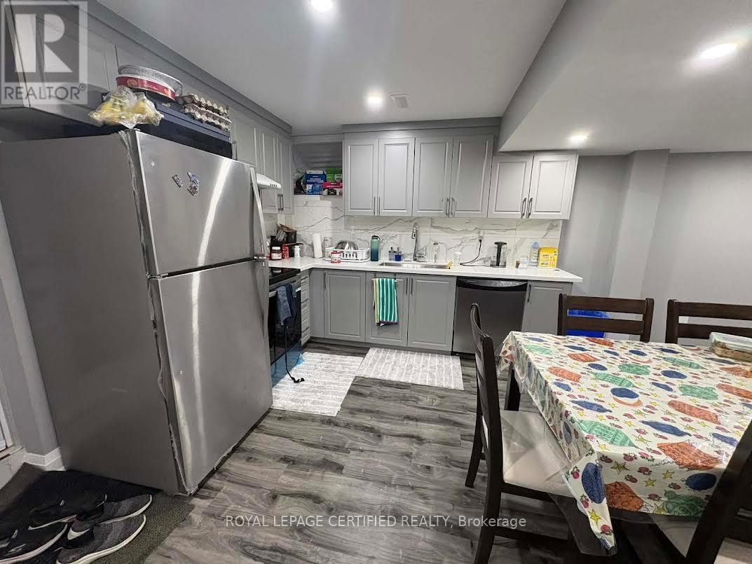 721 Scott Boulevard, Milton, Ontario  L9T 0X9 - Photo 6 - W12992316