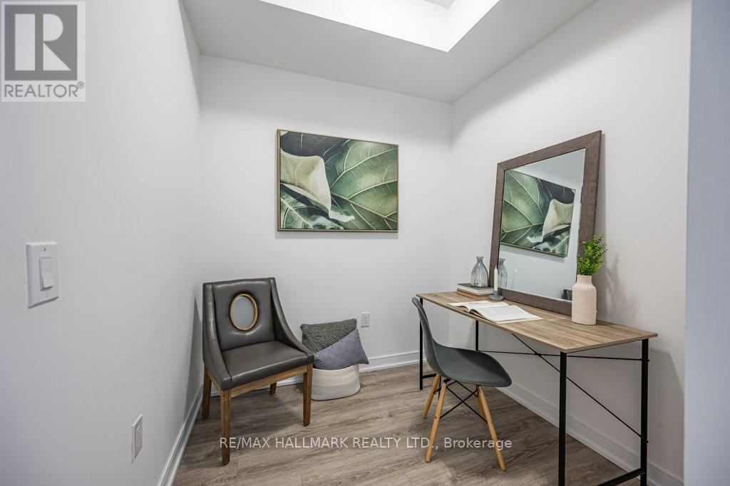 512 - 25 Neighbourhood Lane, Toronto (Stonegate-Queensway), Ontario  M8Y 0C4 - Photo 6 - W12992326