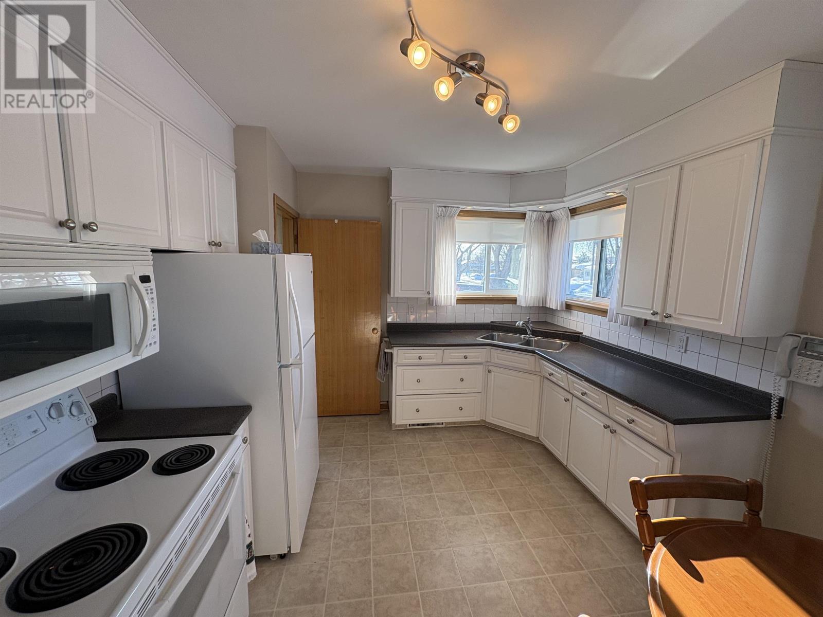 2621 Begin Pl, Thunder Bay, Ontario  P7E 5L9 - Photo 6 - TB2600634